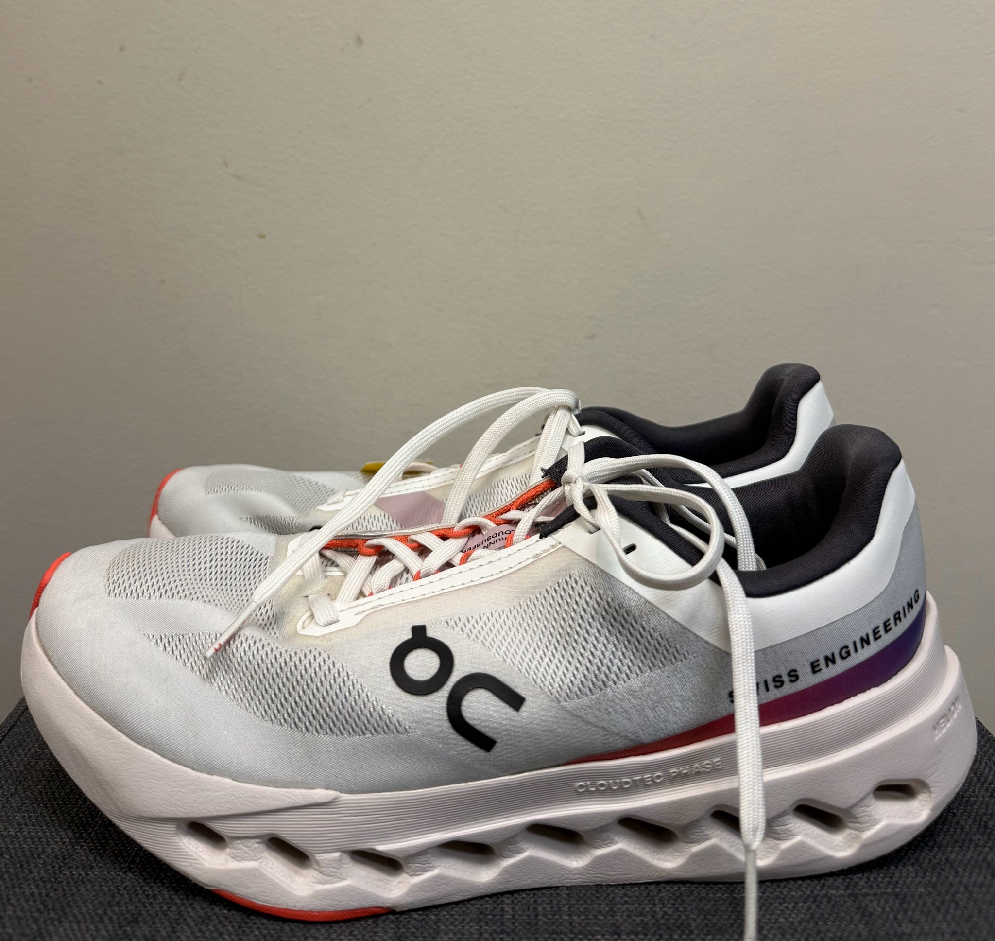 9 ON CLOUD White Print Sneakers