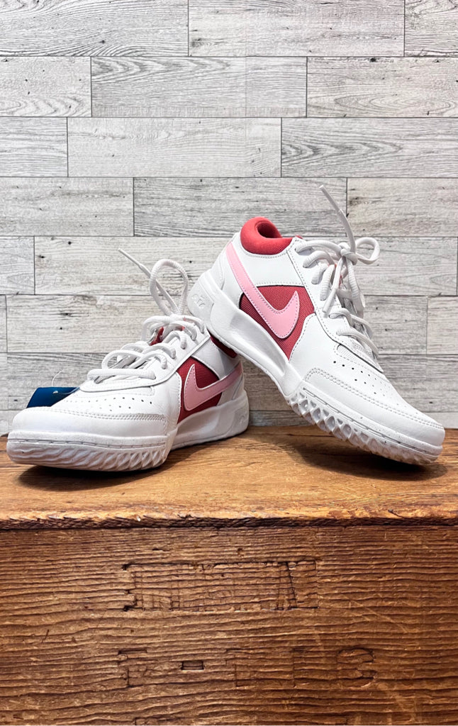 7.5 NIKE WHITE AND RED SHOES