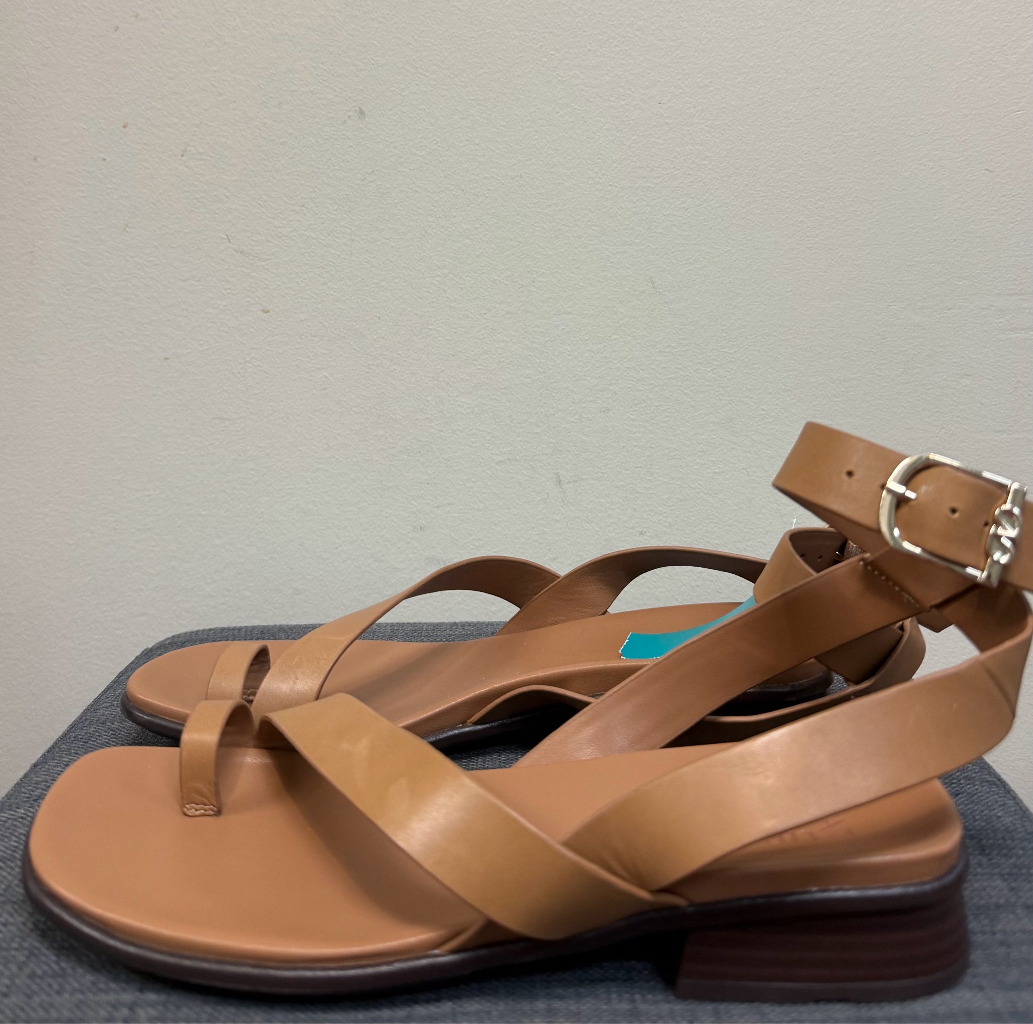 8 NATURALIZER Brown Sandals