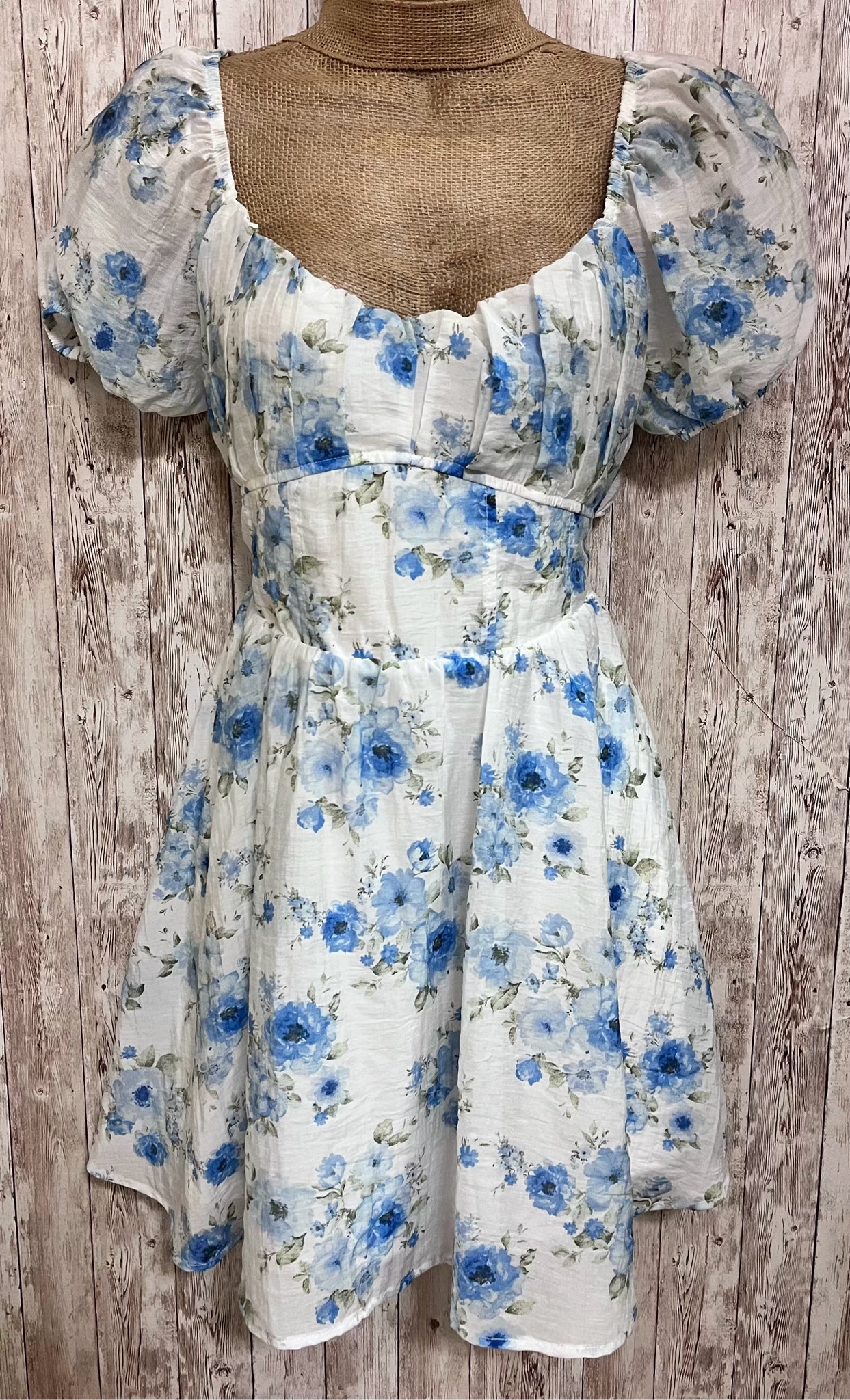 BLU PEPPER Size M WHITE AND BLUE FLORAL Dress