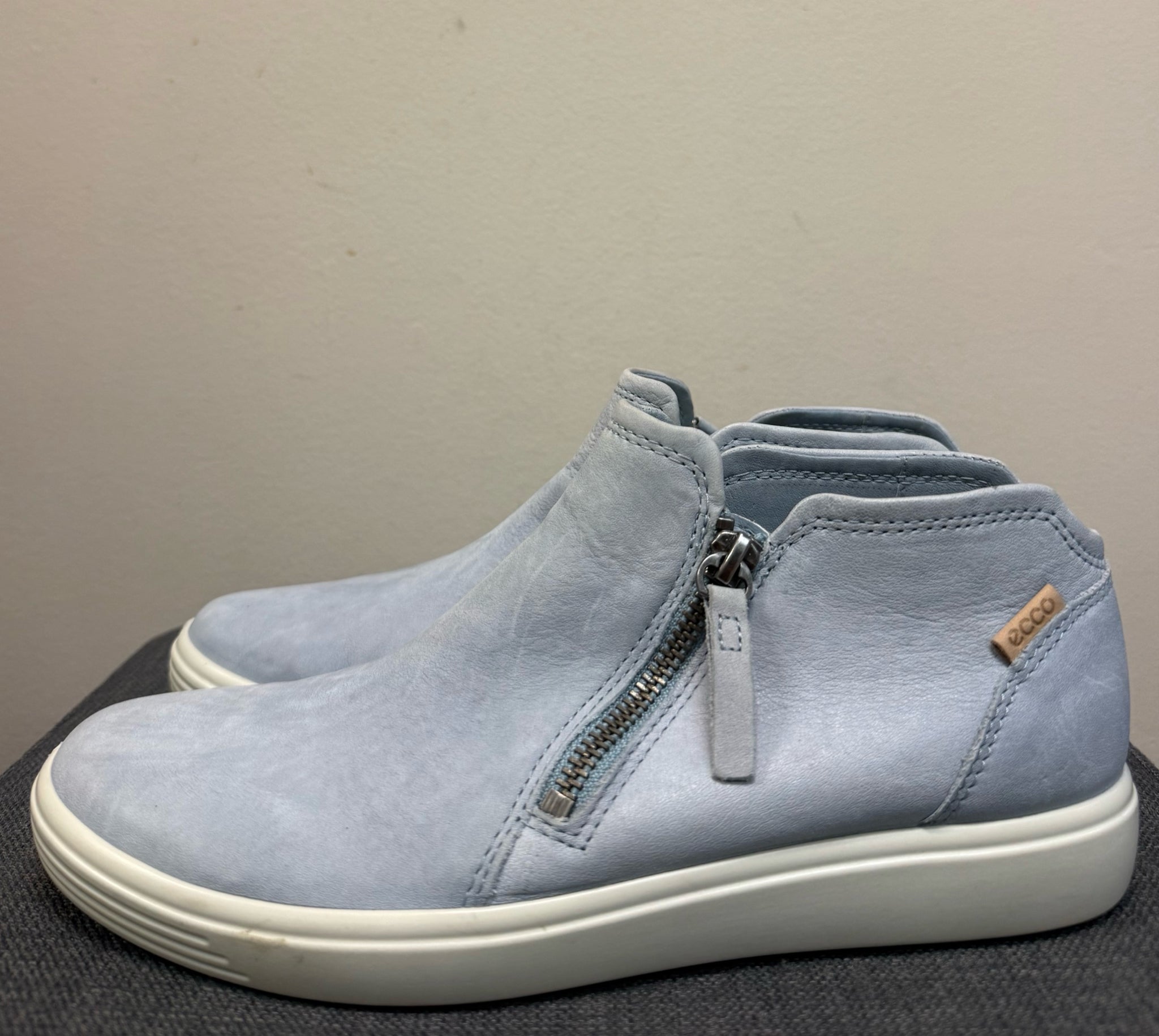7.5 ECCO Light Blue SHOES