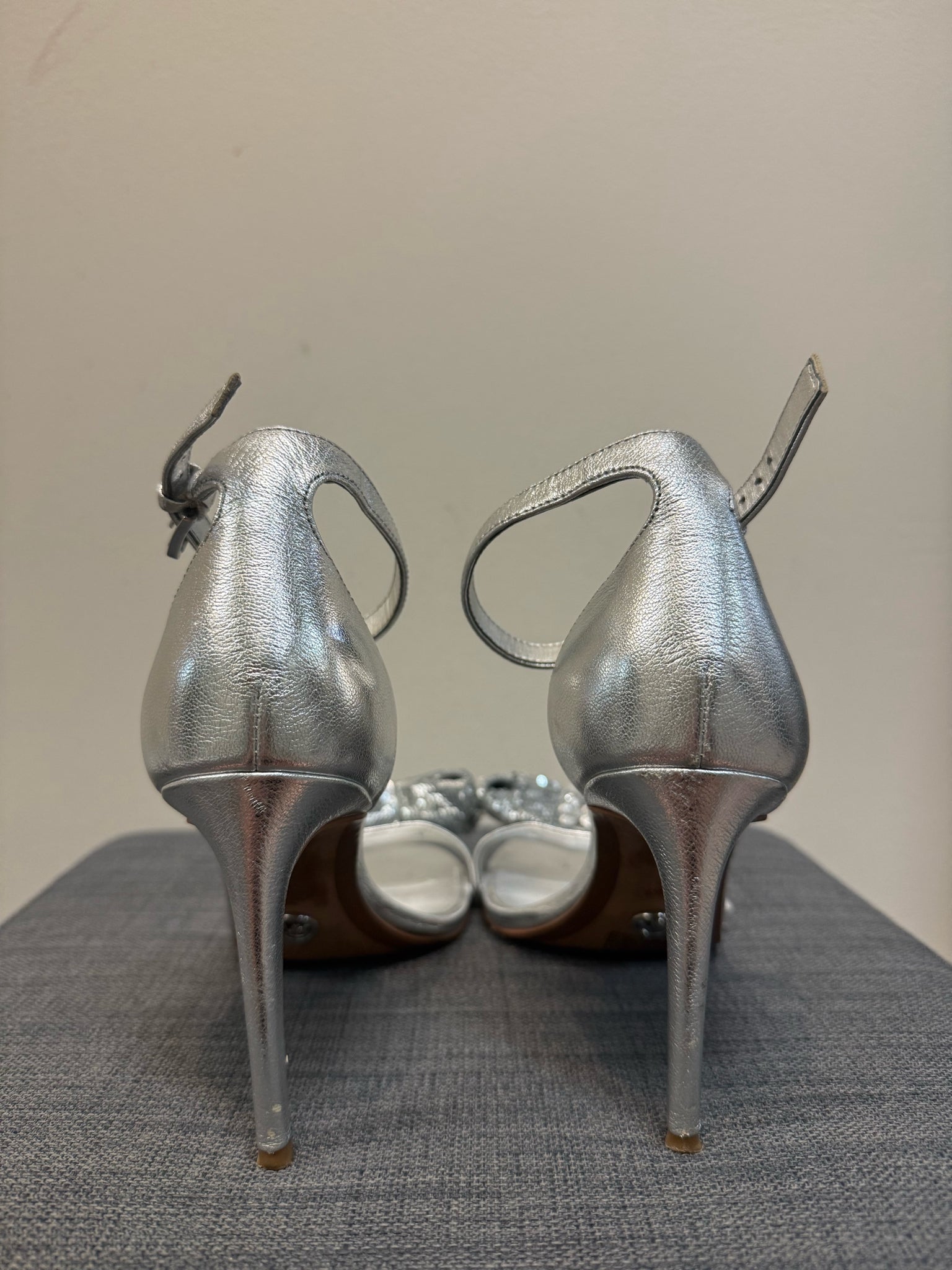 MICHAEL KORS 6.5 Silver Sandals