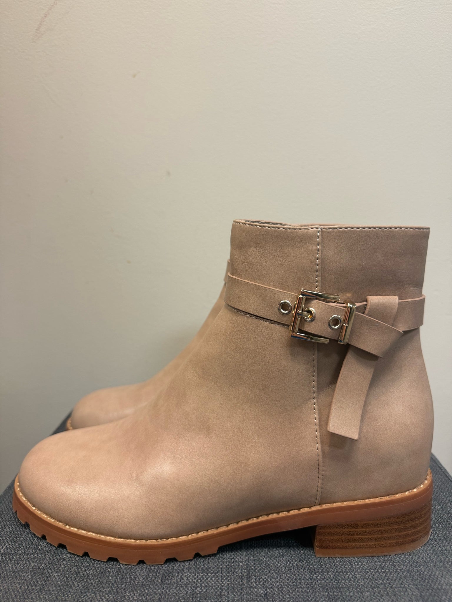 10 CROWN&IVY NEUTRAL Boots