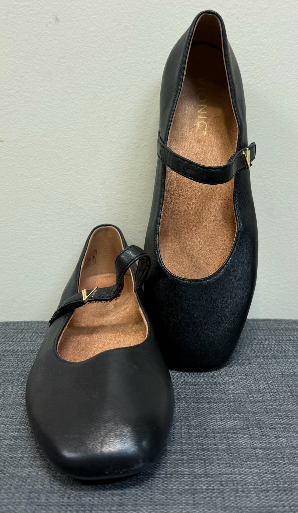 7 VIONIC Black SHOES