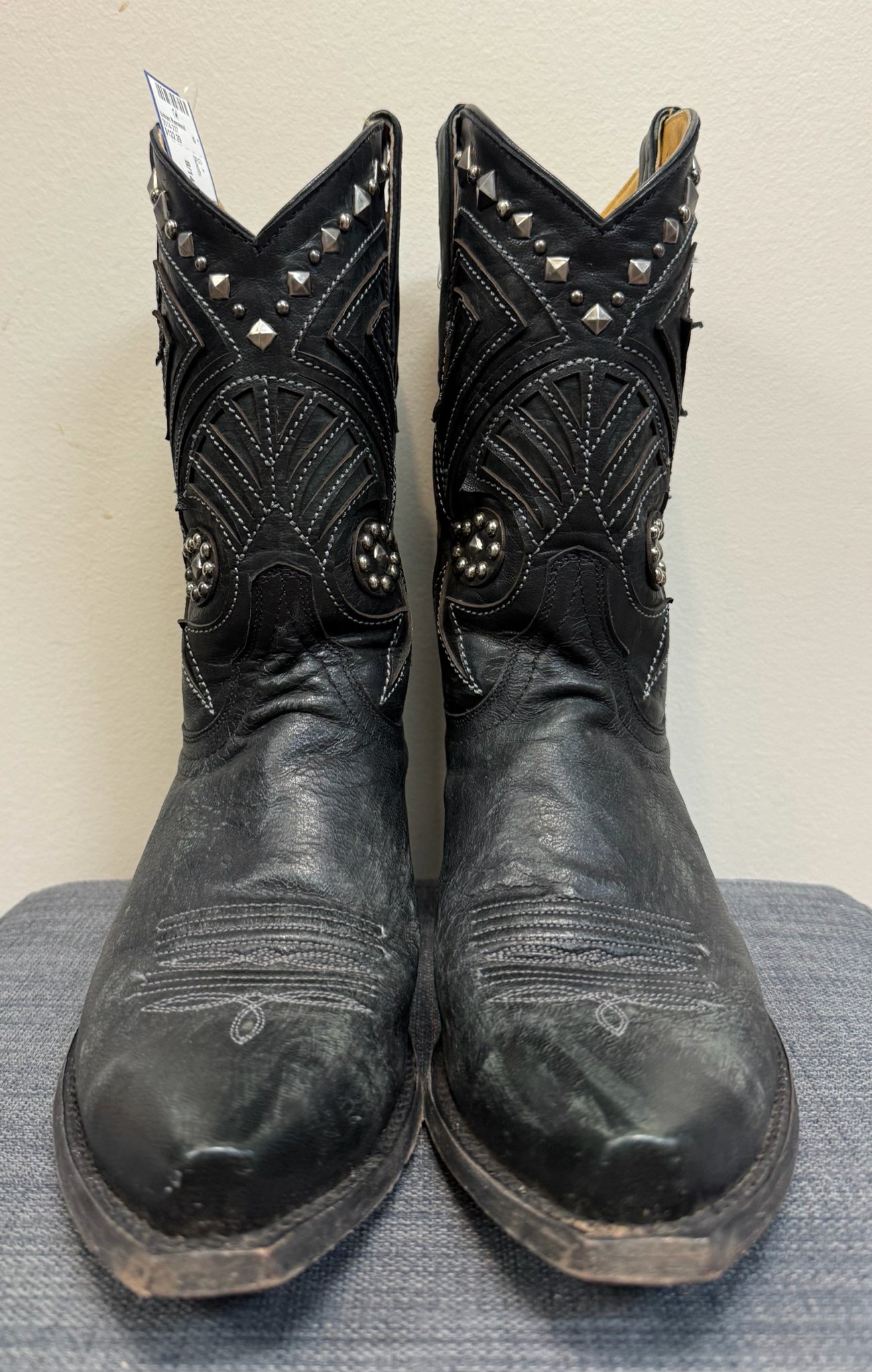 10 CAVENDER'S Black Boots
