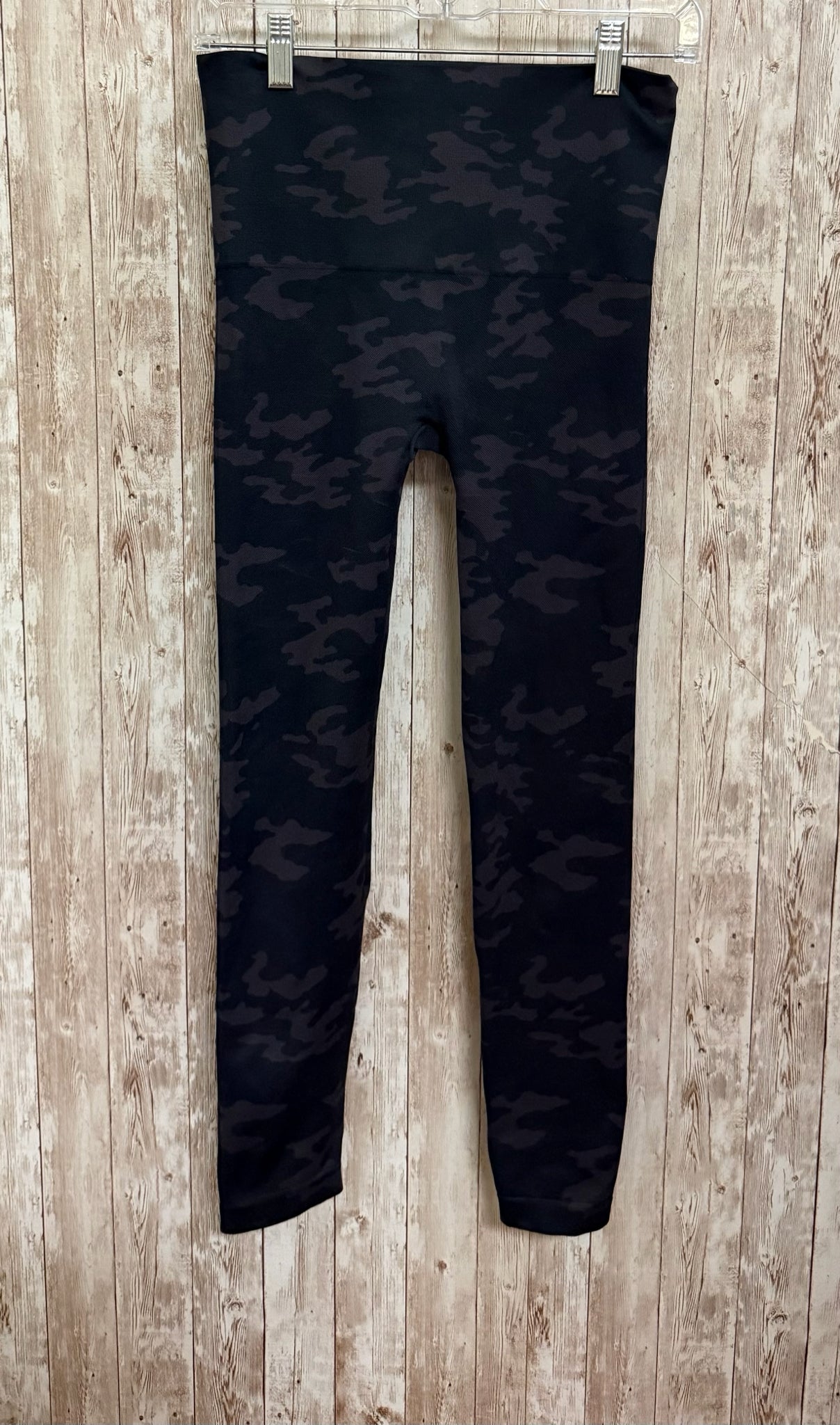 Size L SPANX BLACK AND GREEN Leggings