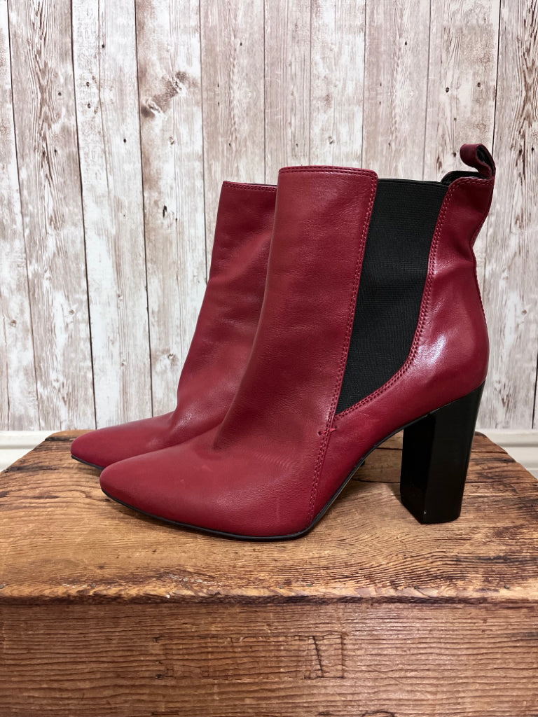 10 VINCE CAMUTO Red Boots