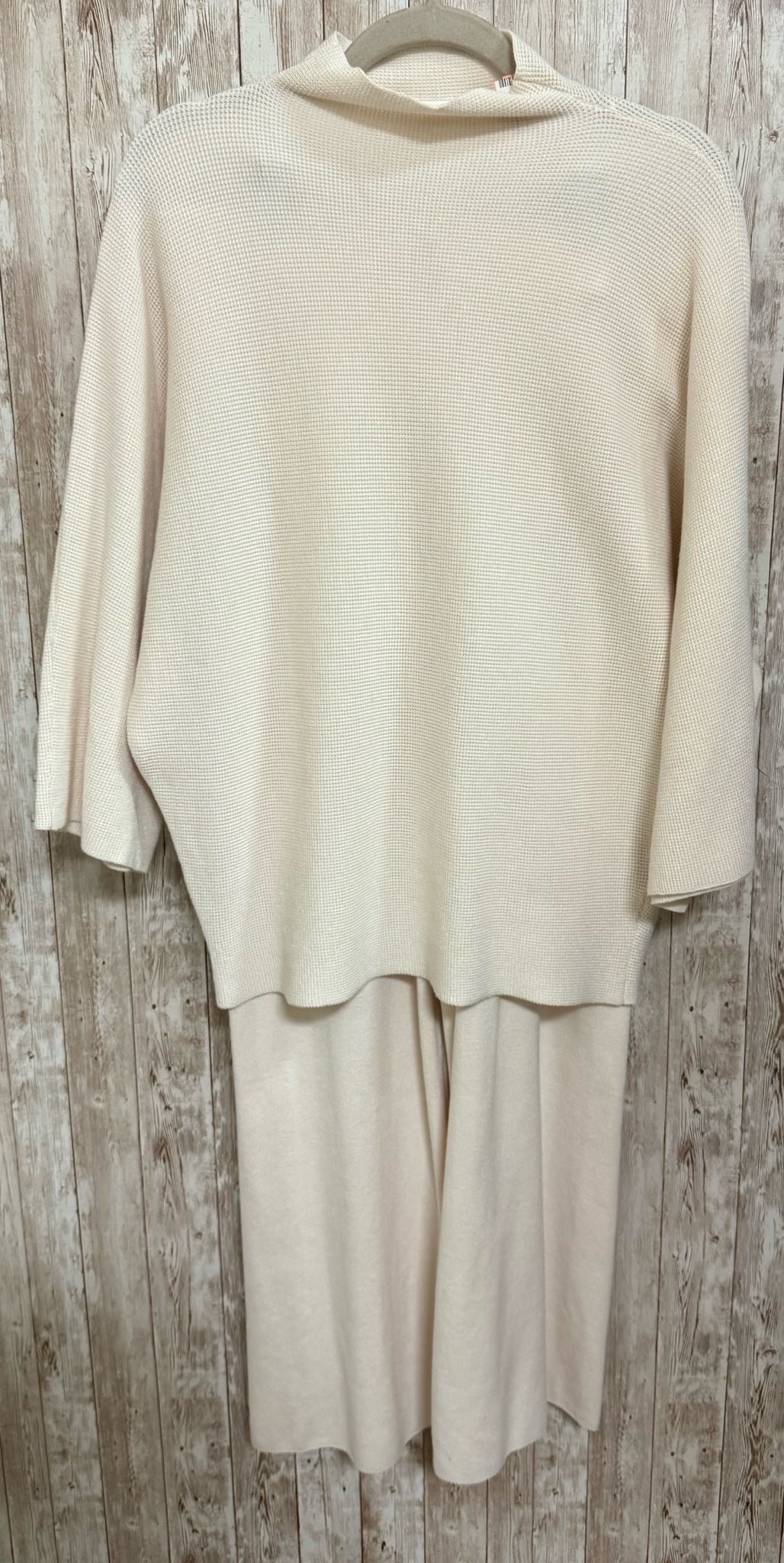 CYRUS Size M Cream 2 PC PANT SET