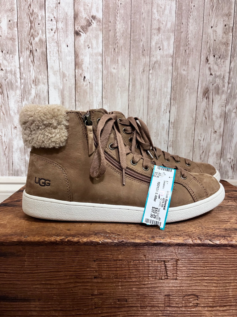 UGG 12 TAN SUEDE Sneakers