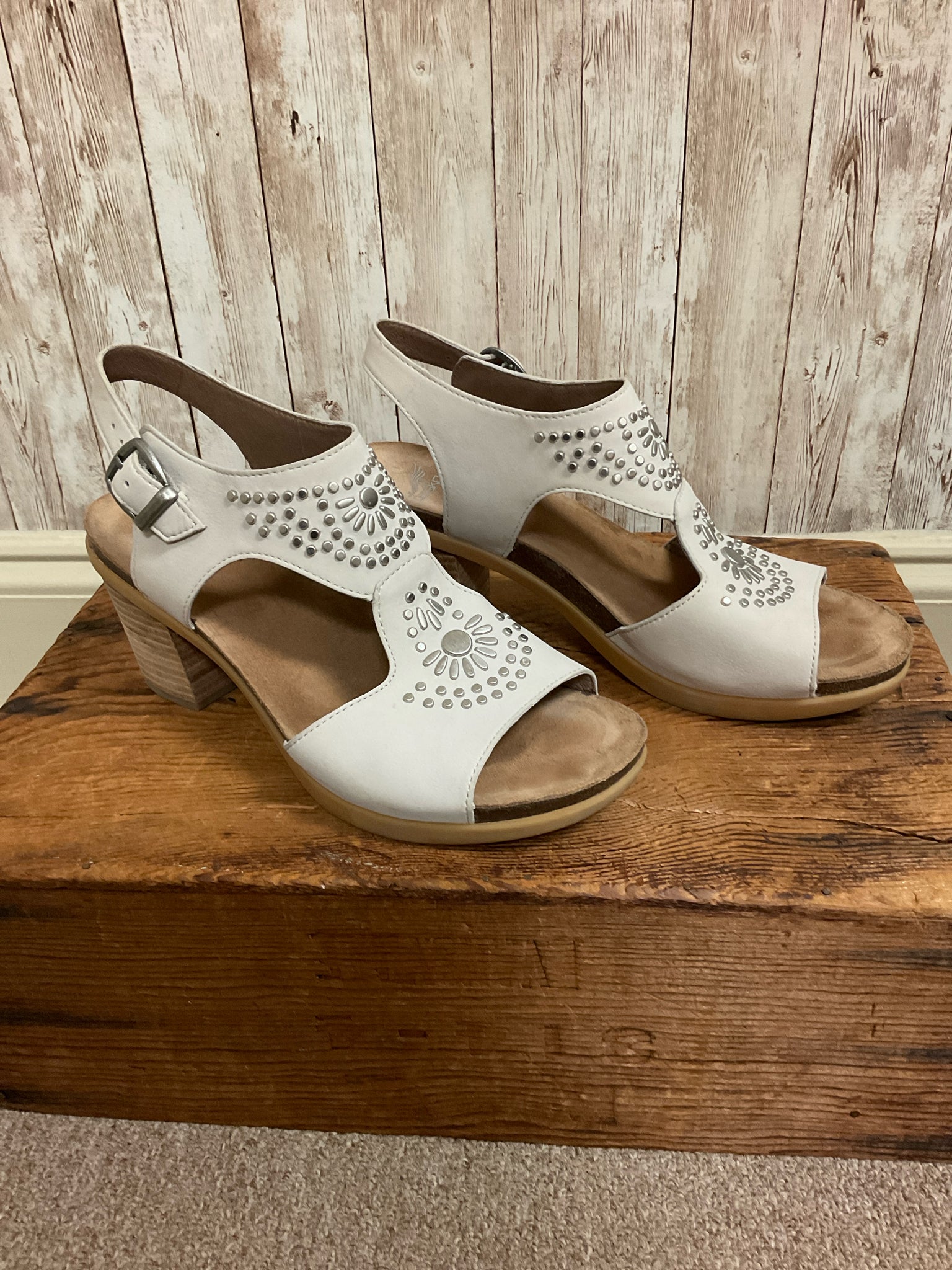 10 DANSKO Ivory Sandals