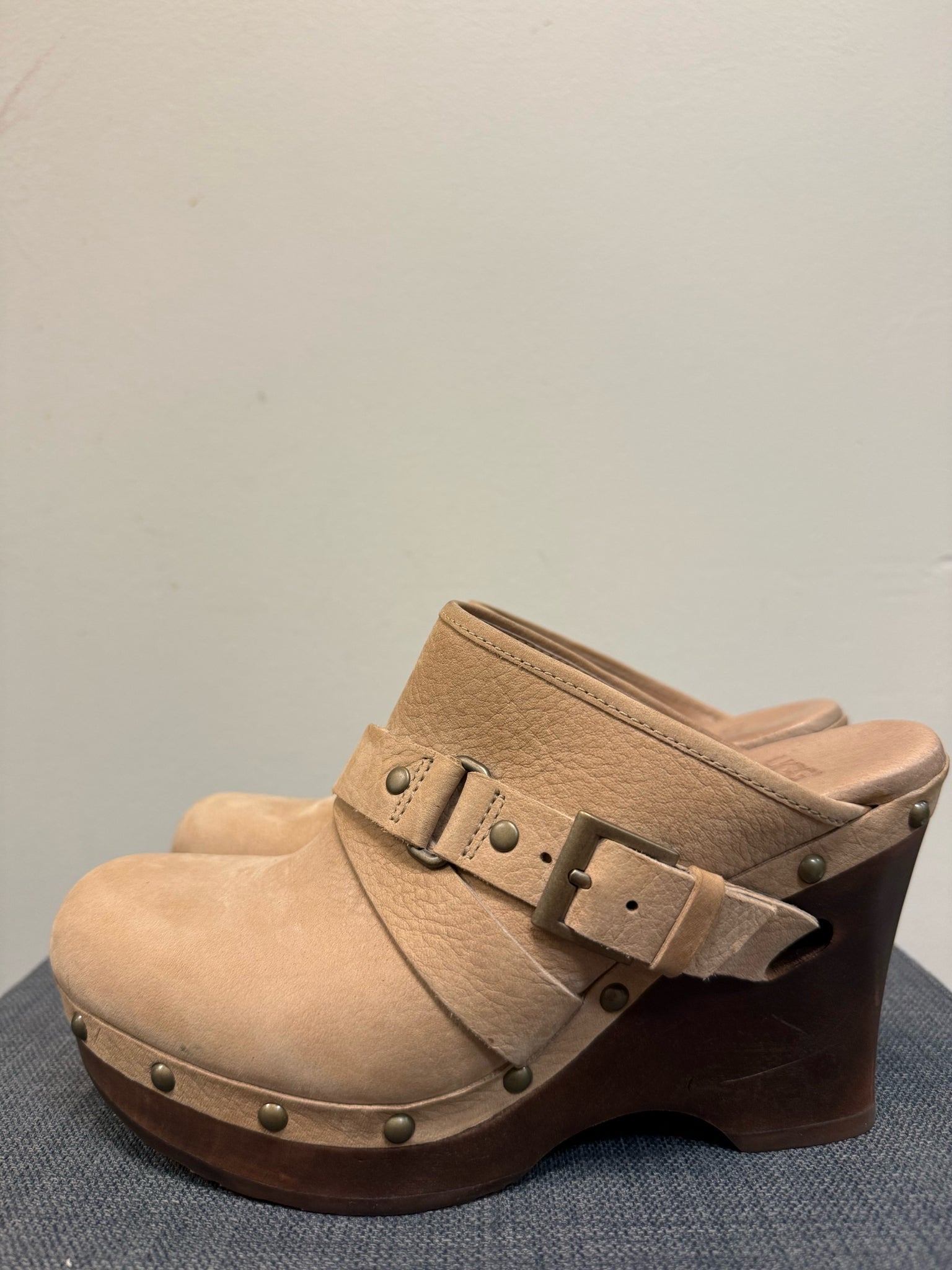 UGG 7 Tan SHOES