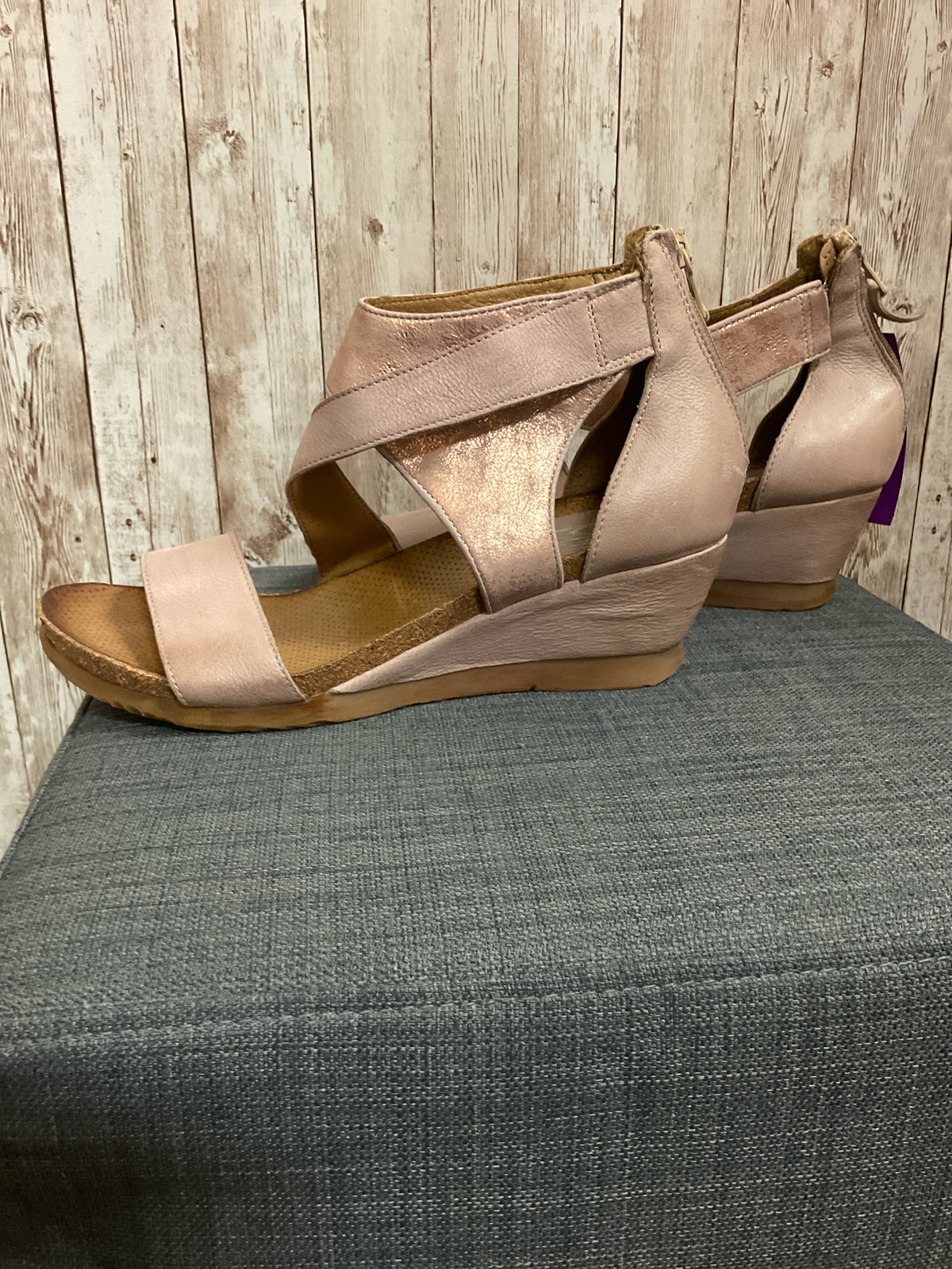 8.5 MIZ MOOZ PEARL SHOES