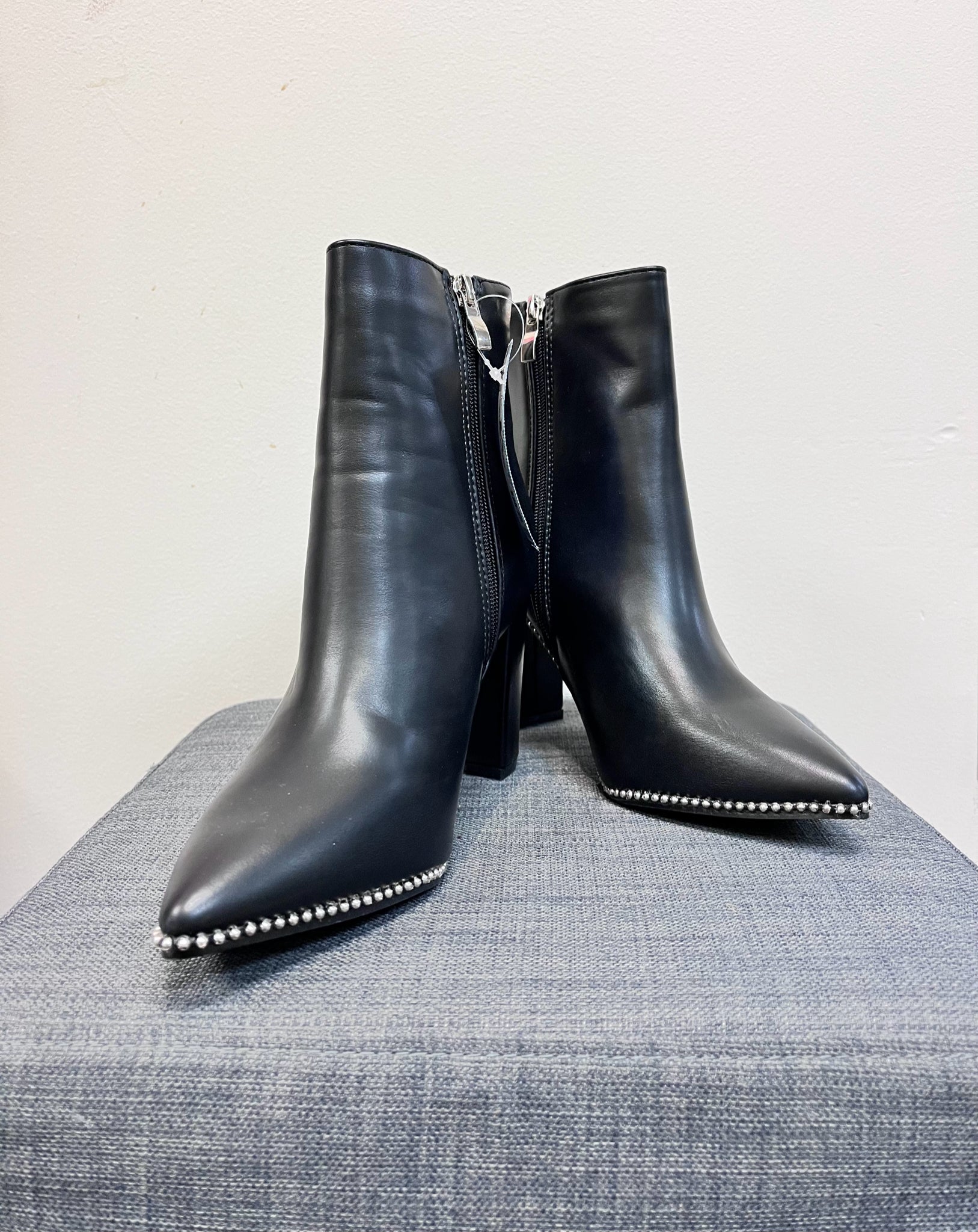 8.5 CATHERINE MALANDRINO Black Boots