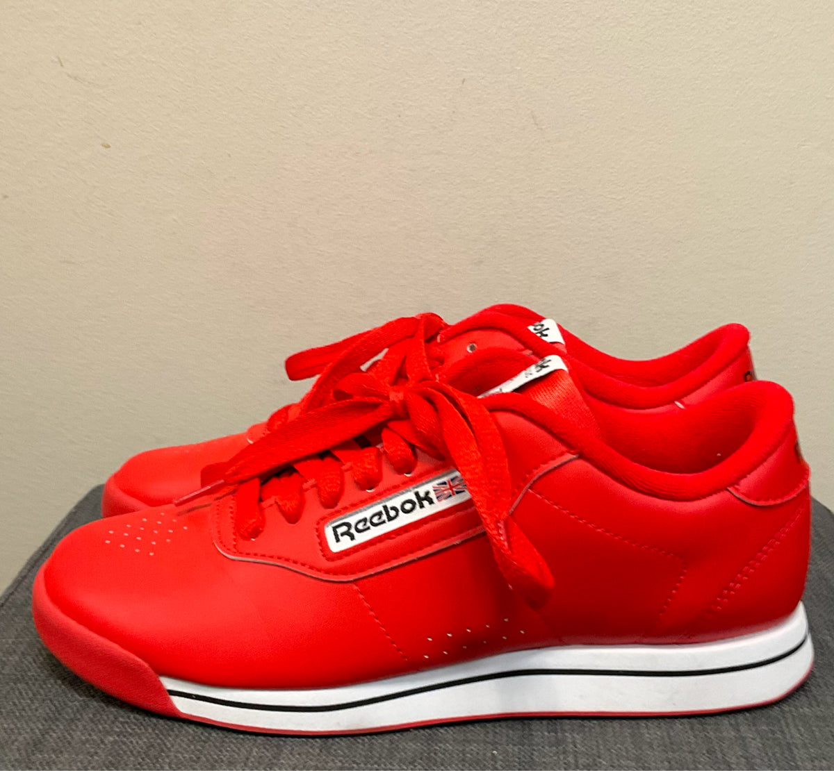 7.5 REEBOK Red Sneakers