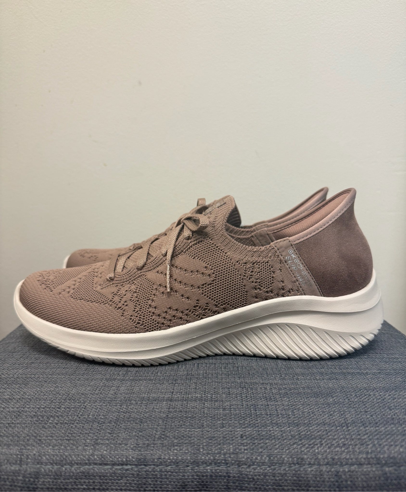 SKECHERS 10 Tan Sneakers