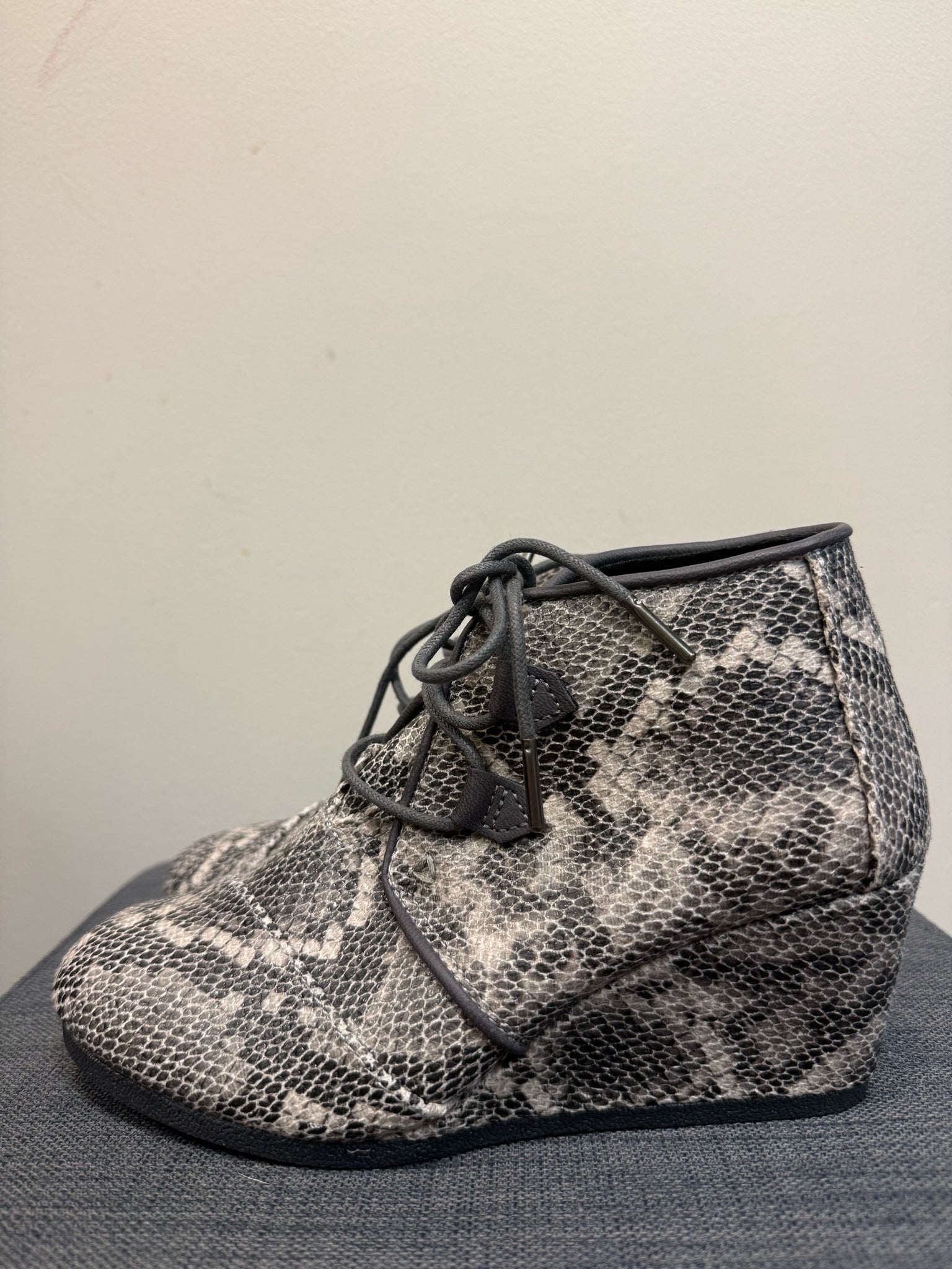 7 TOMS SNAKE Boots