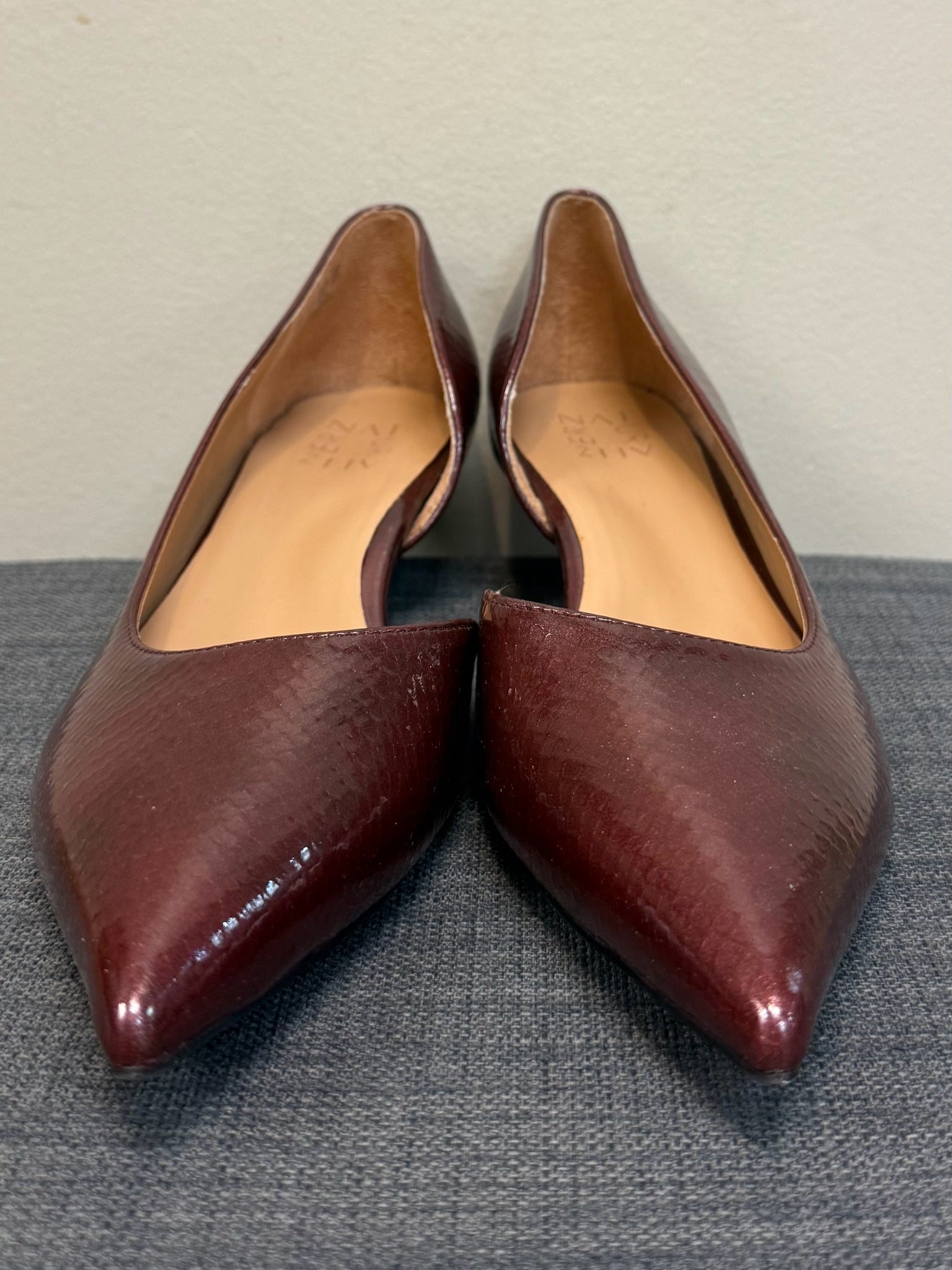 9.5 NATURALIZER Burgundy SHOES