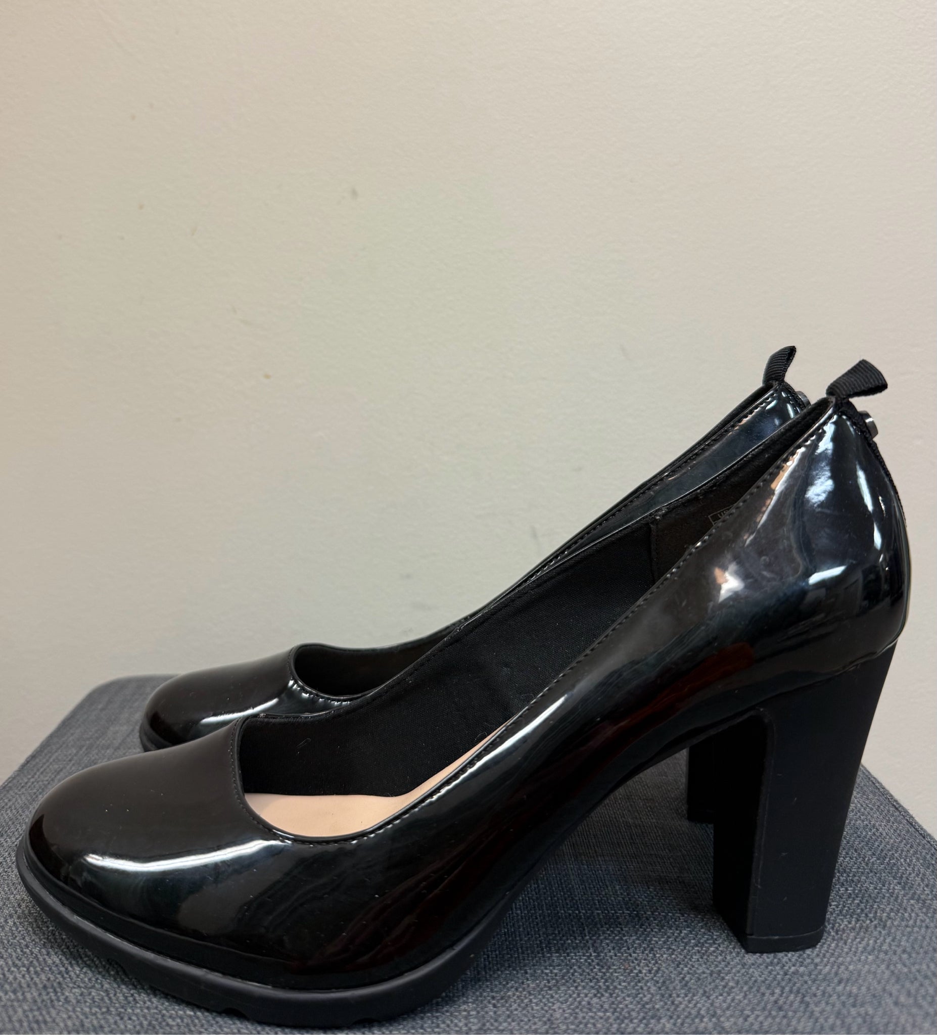 10 JENN ARDOR Black Pumps