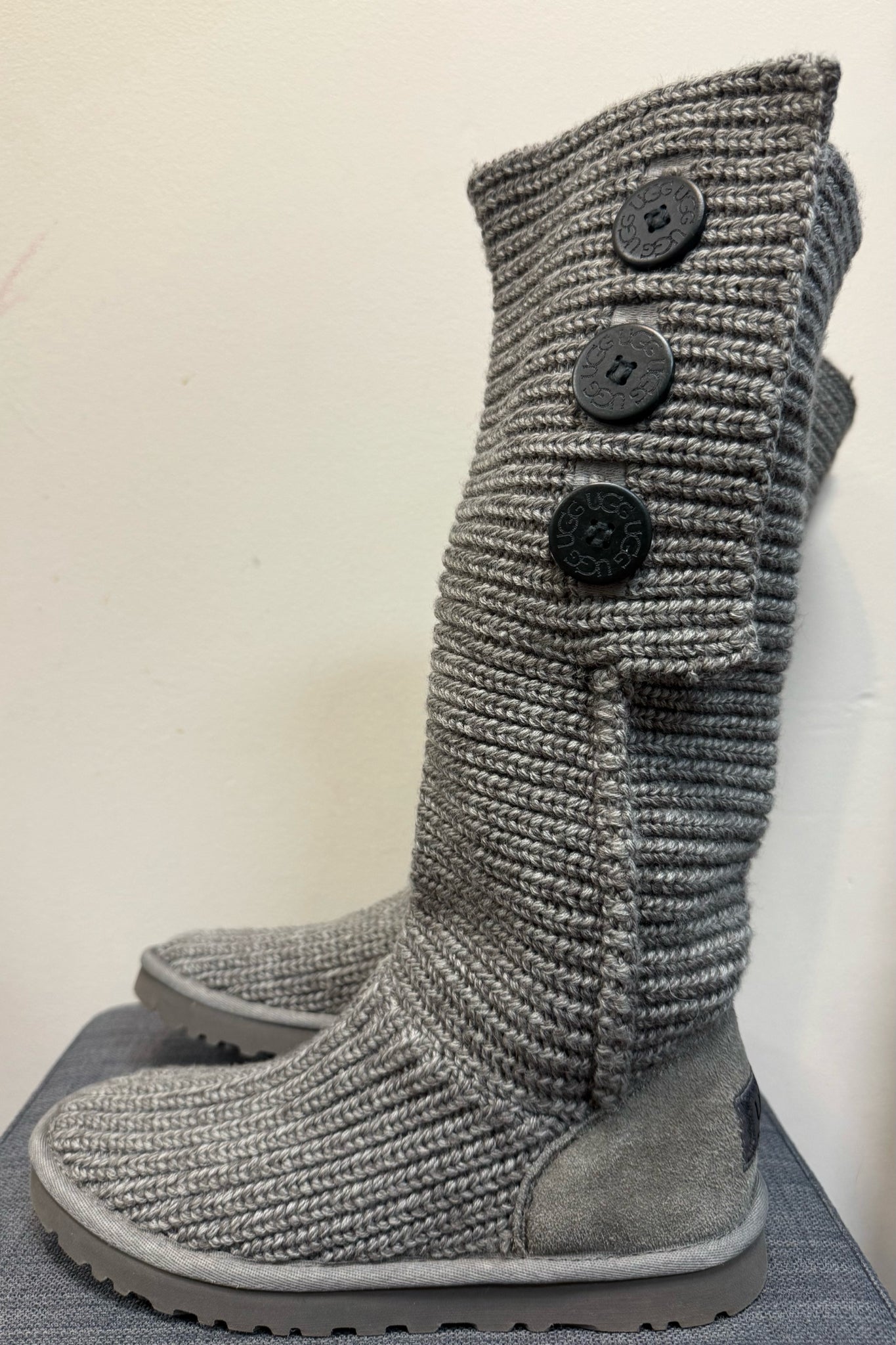 7 UGG GREY Boots