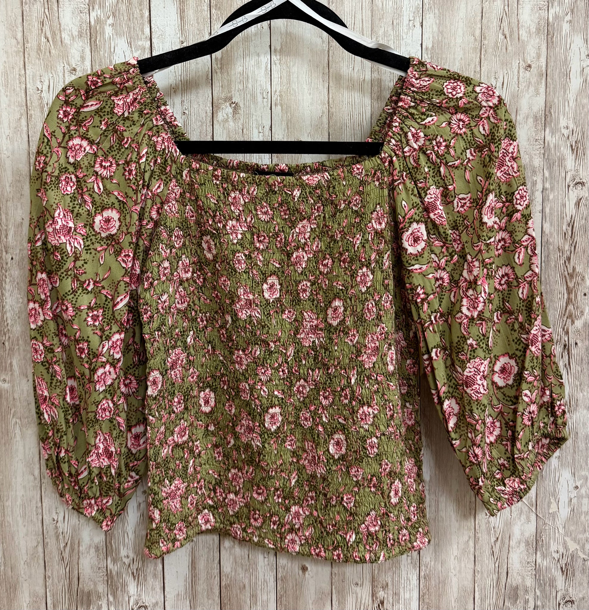 Size XS JESSICA SIMPSON GREEN FLORAL Top