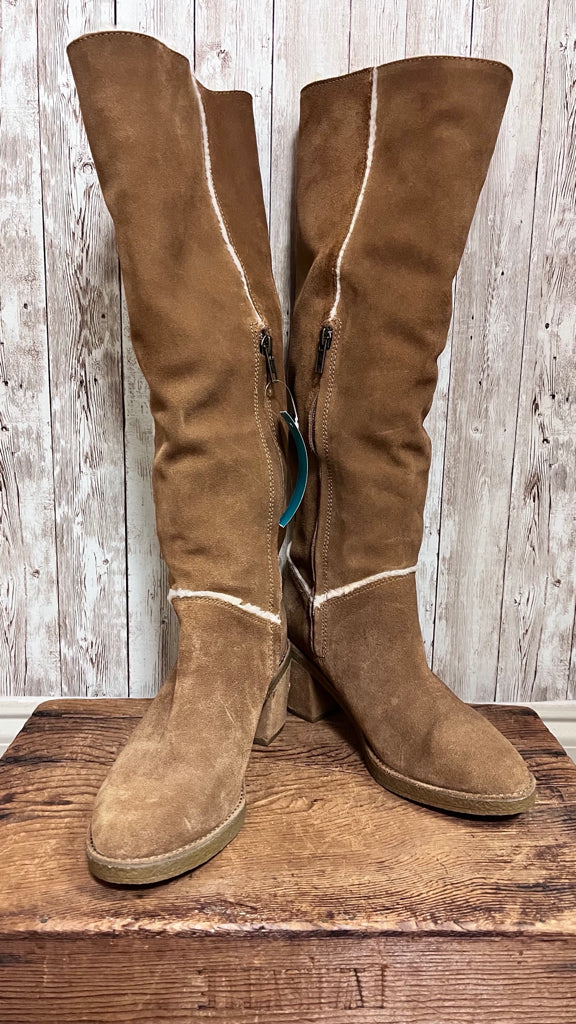 UGG 7.5 Brown Boots