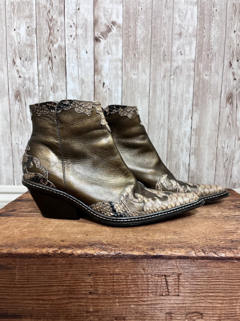 GOLD METALLIC DONALD J PLINER 6 Boots