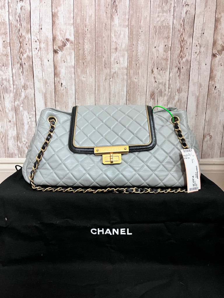 CHANEL Purse