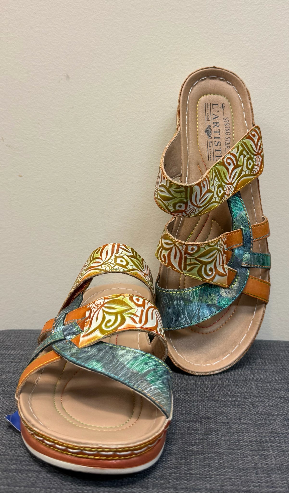 9 L'ARTISTE Teal Print Sandals