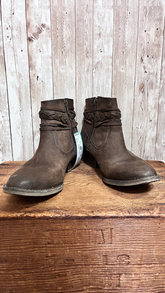 10 CIRCLE G Brown Boots