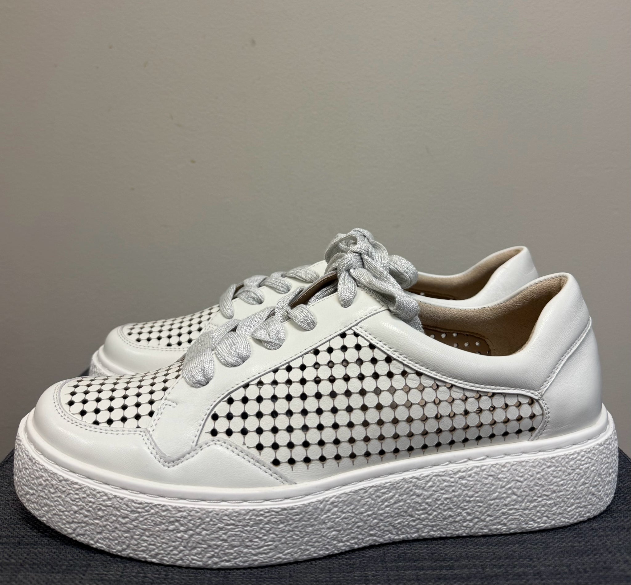 9 VAN ELI White SHOES