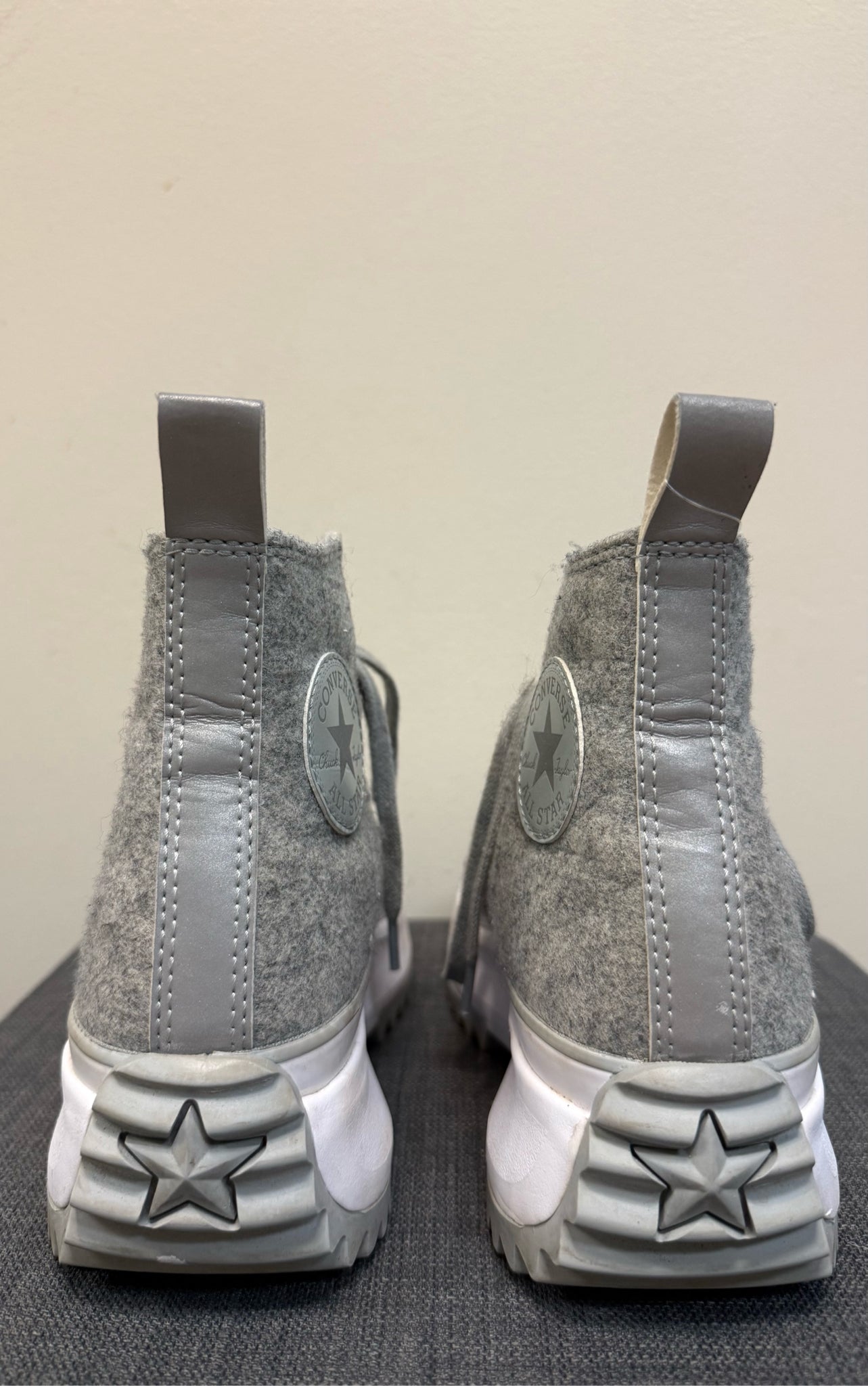 8 CONVERSE GREY SHOES