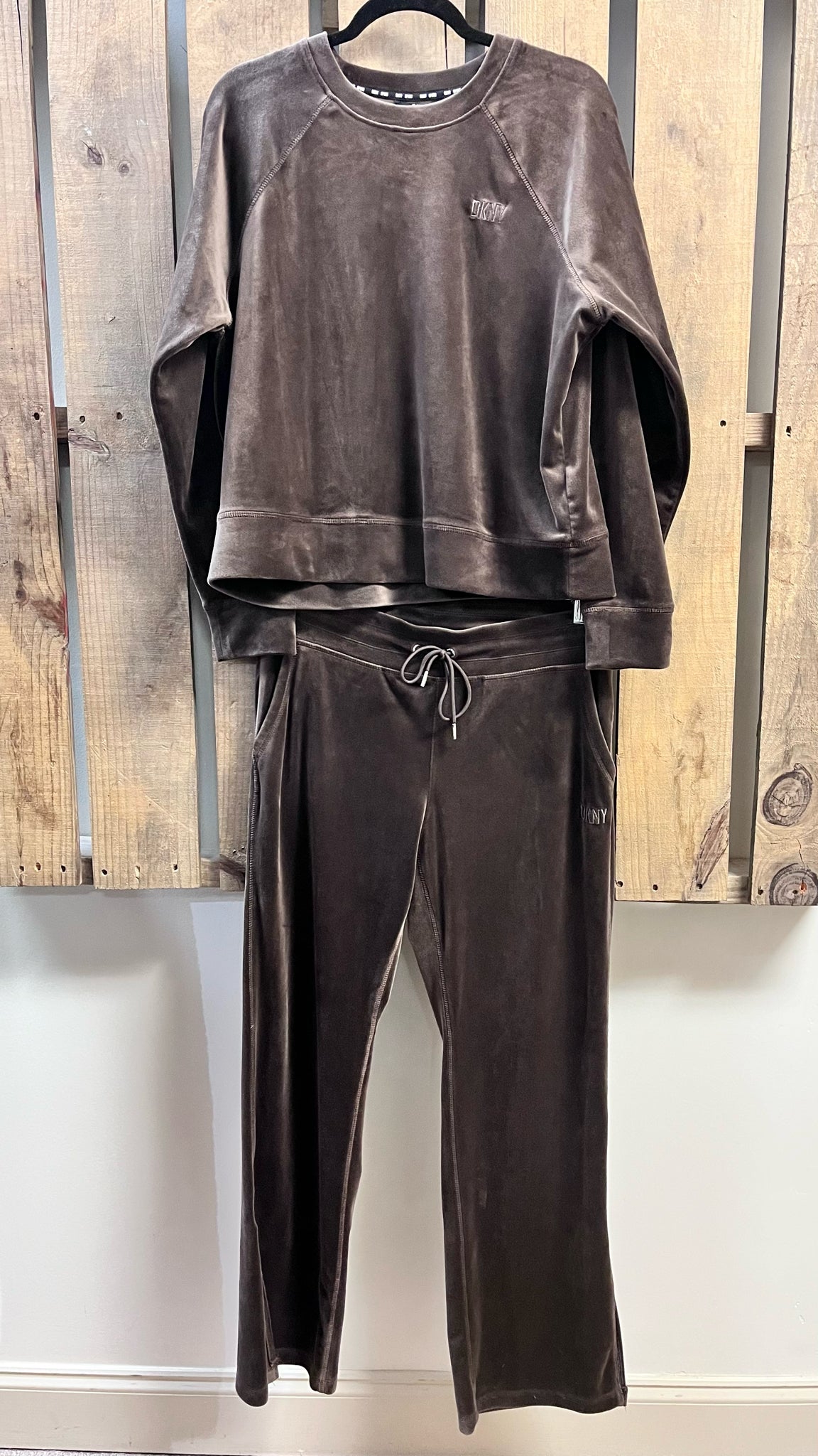 DKNY Size M Brown 2 PC SET