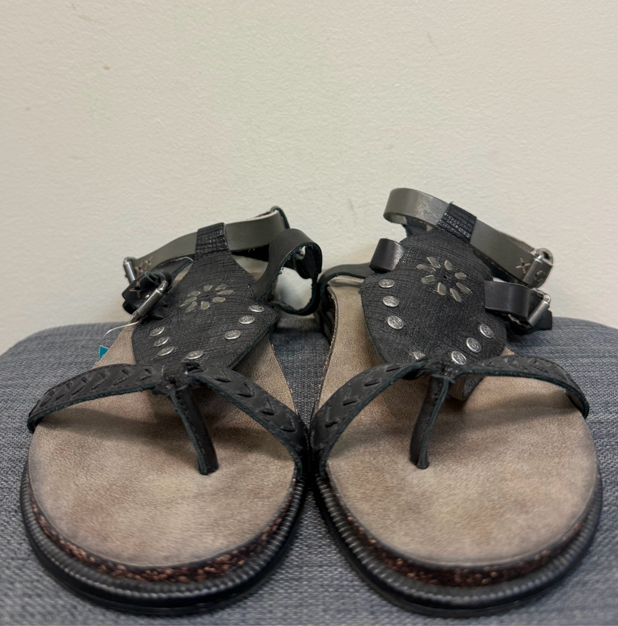 10 OTBT Black Sandals