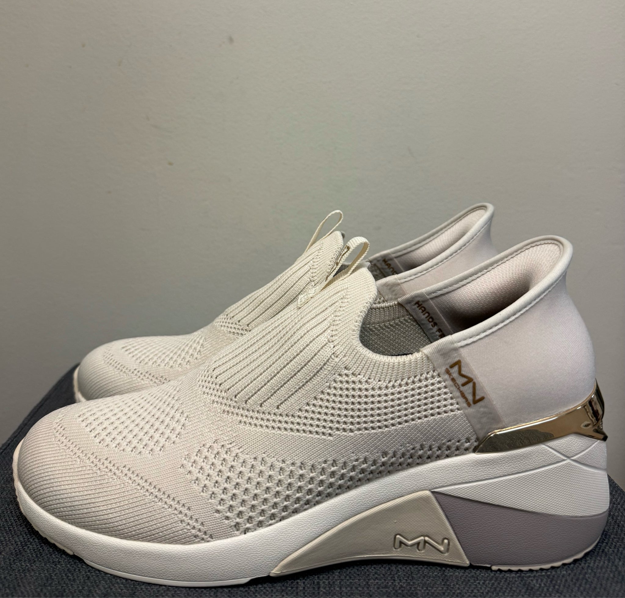 9 SKECHERS Cream Sneakers