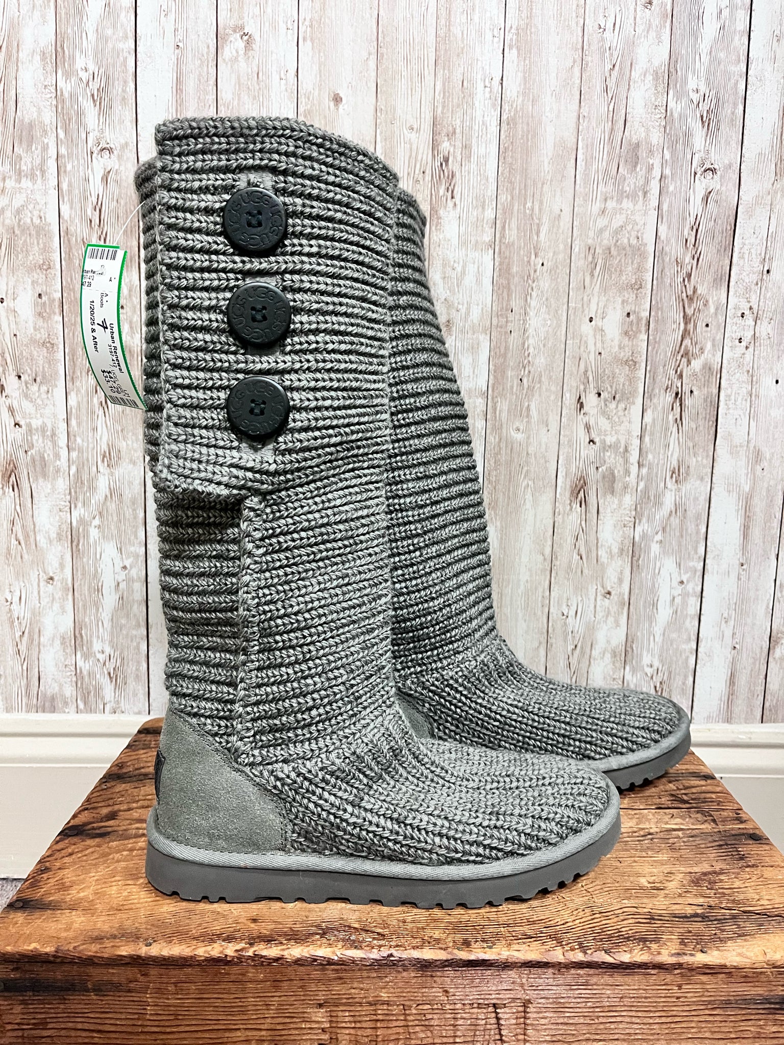 7 UGG GREY Boots