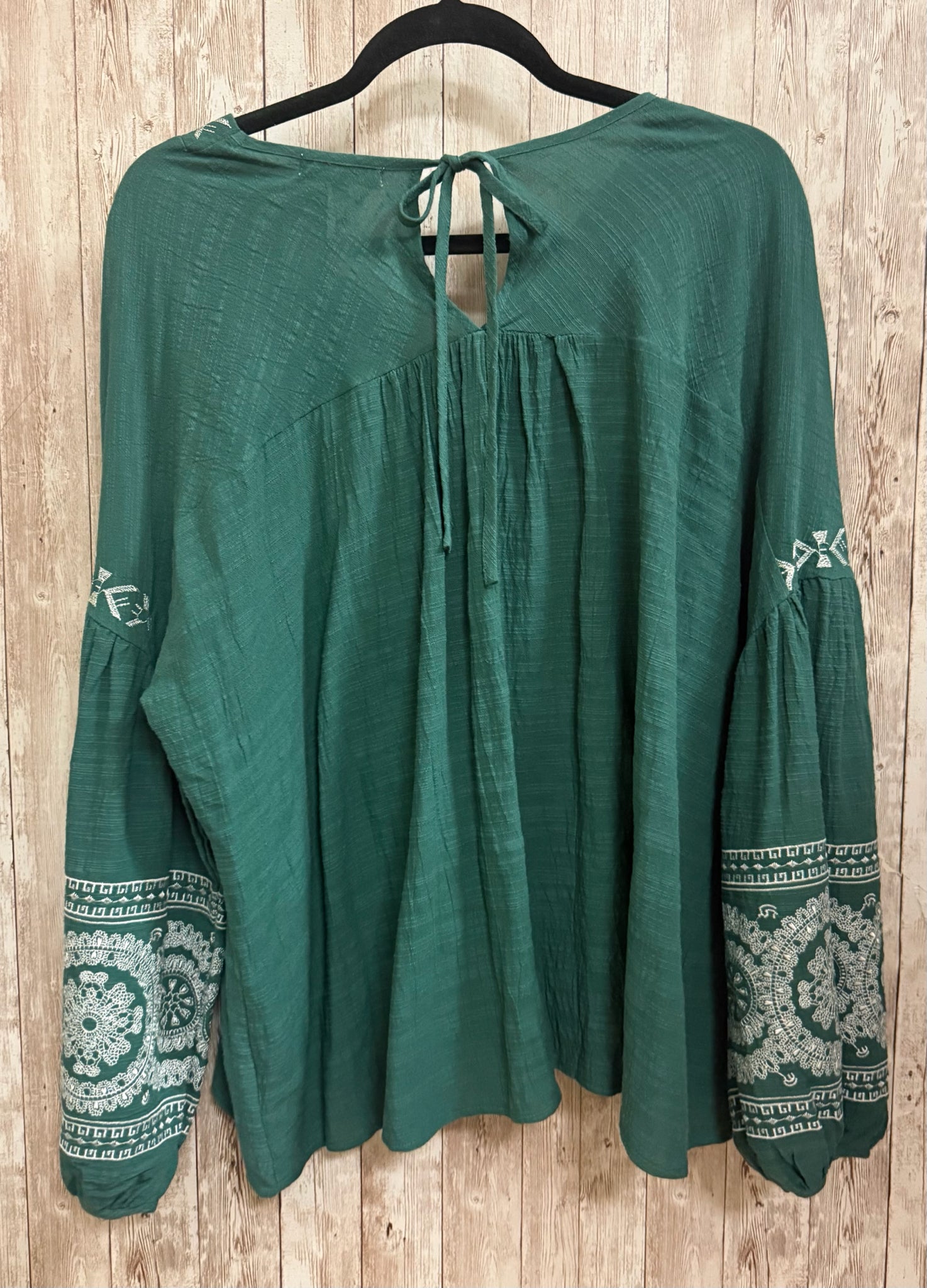 Size L EASEL Green Top