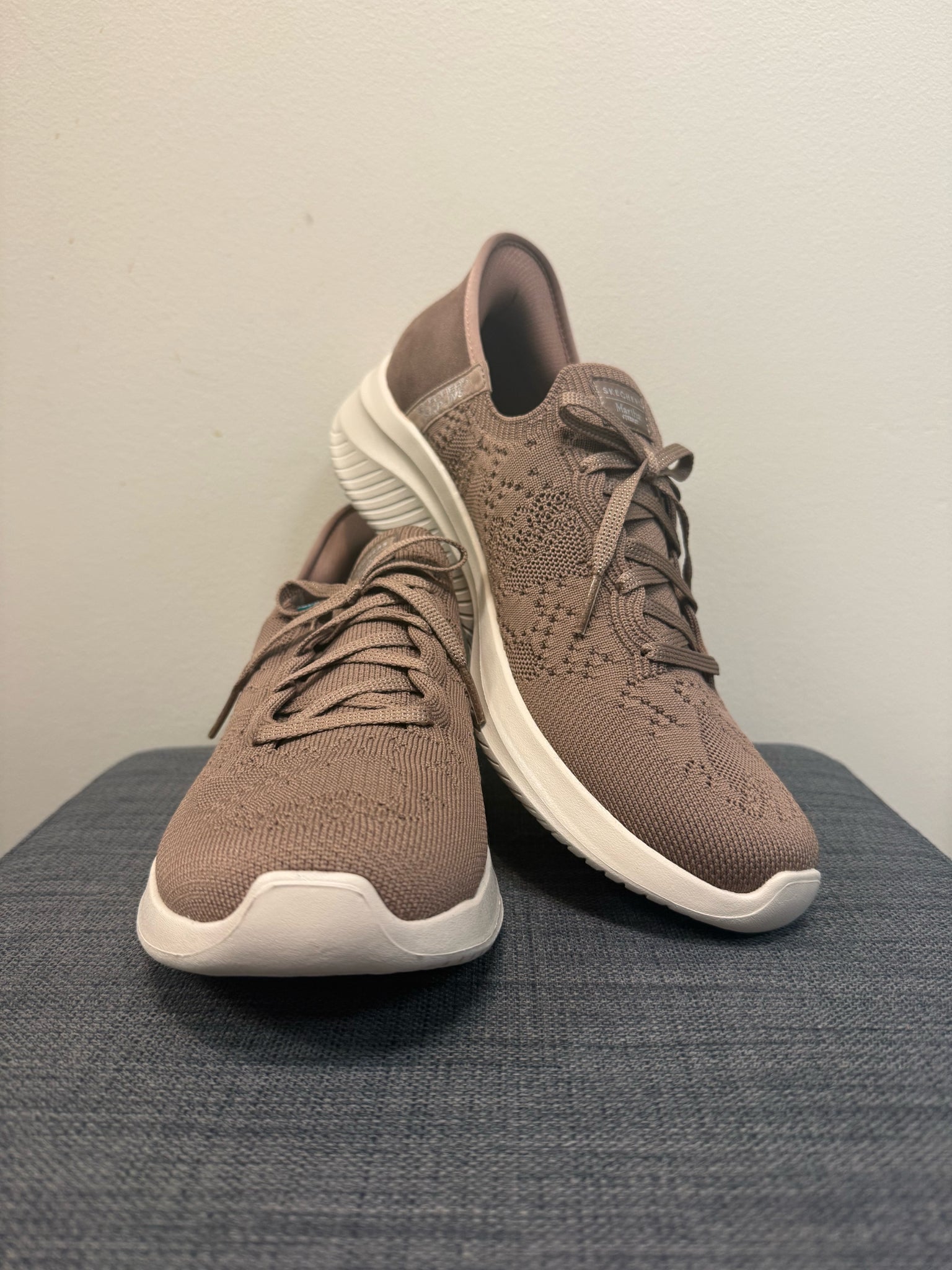 SKECHERS 10 Tan Sneakers
