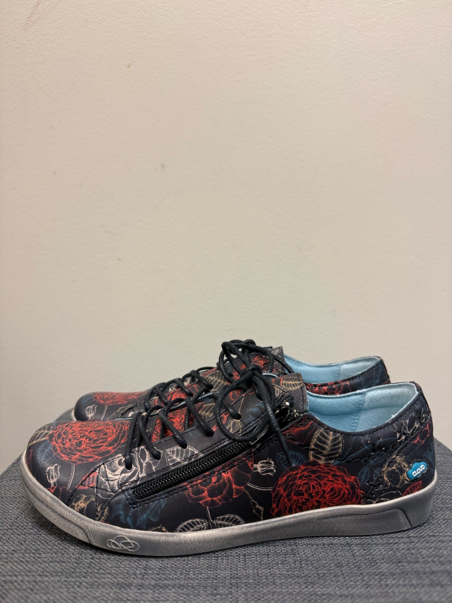 CLOUD FOOTWEAR 7 BLACK AND RED FLORAL SHOES