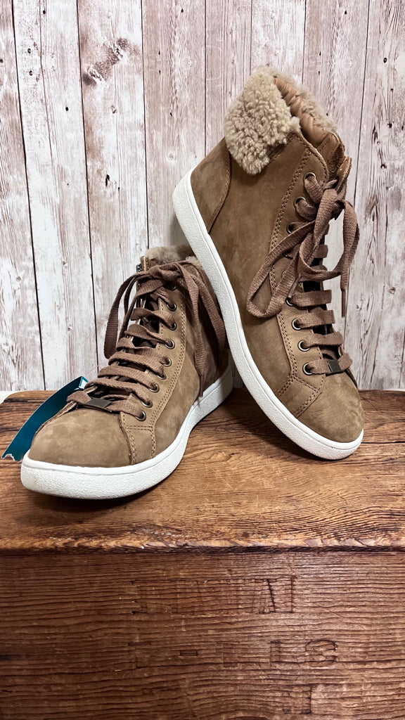 UGG 12 TAN SUEDE Sneakers