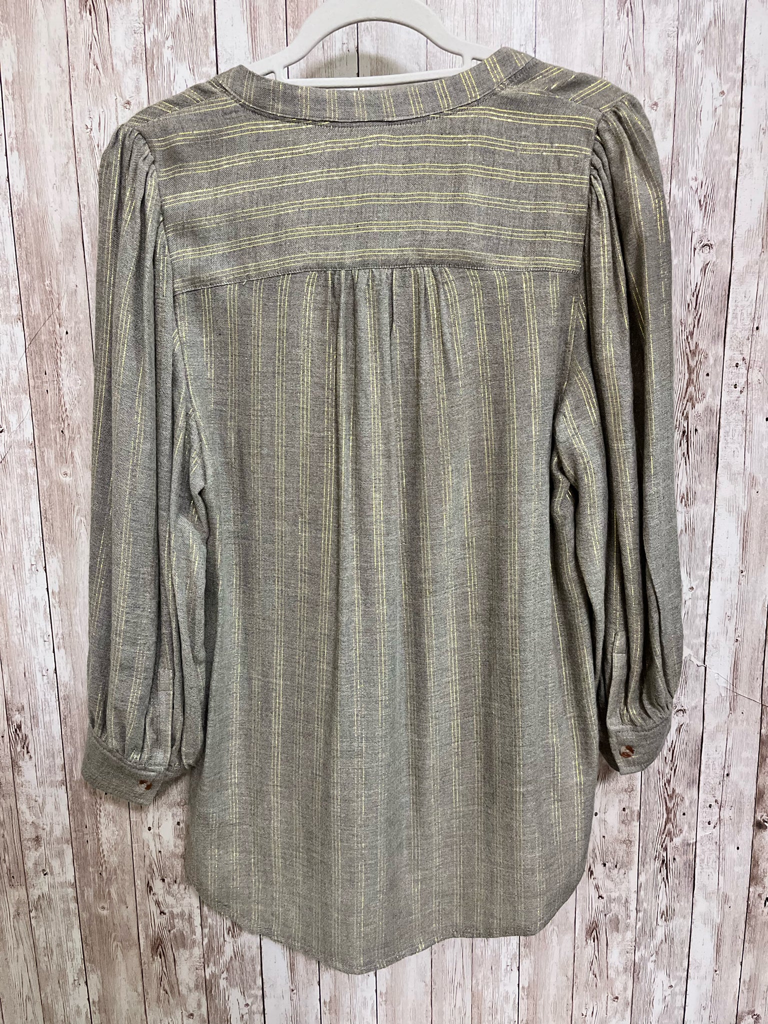 Size M AKEMI+KIN GREY & GOLD Top