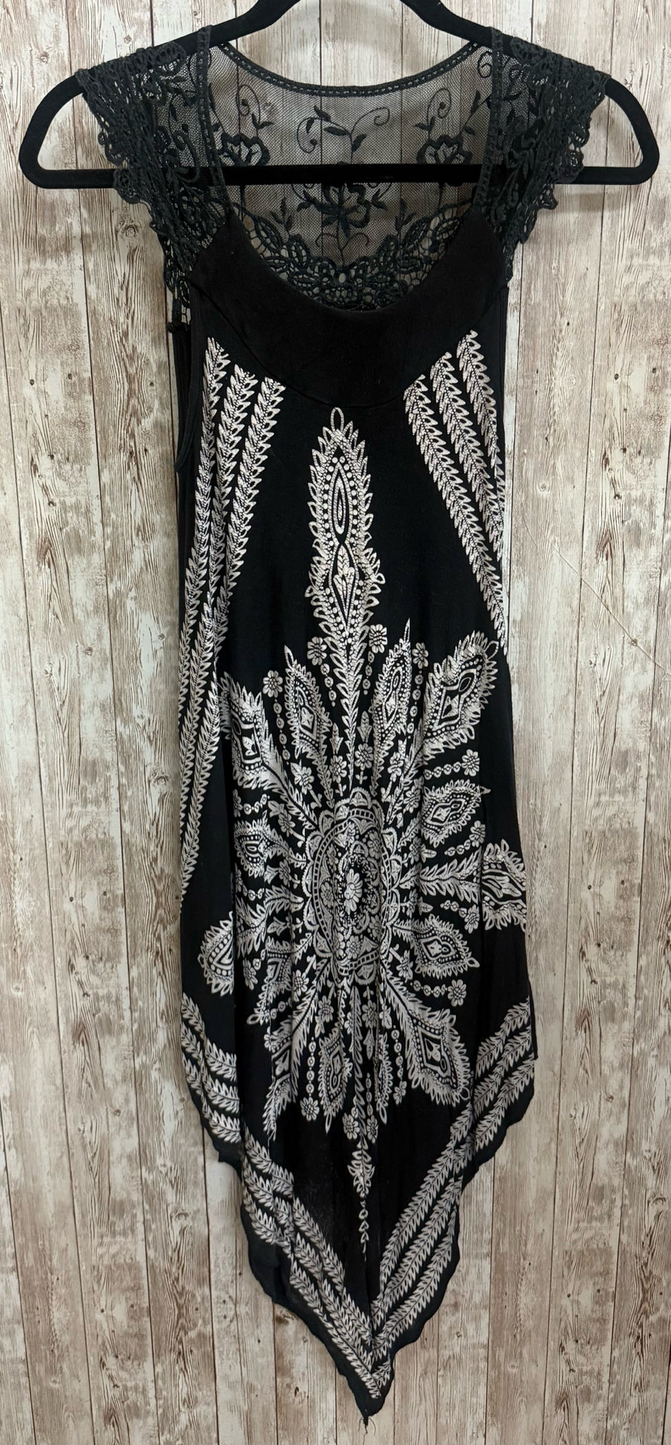 Size XS JAYMY BLACK AND WHITE PRINT Dress
