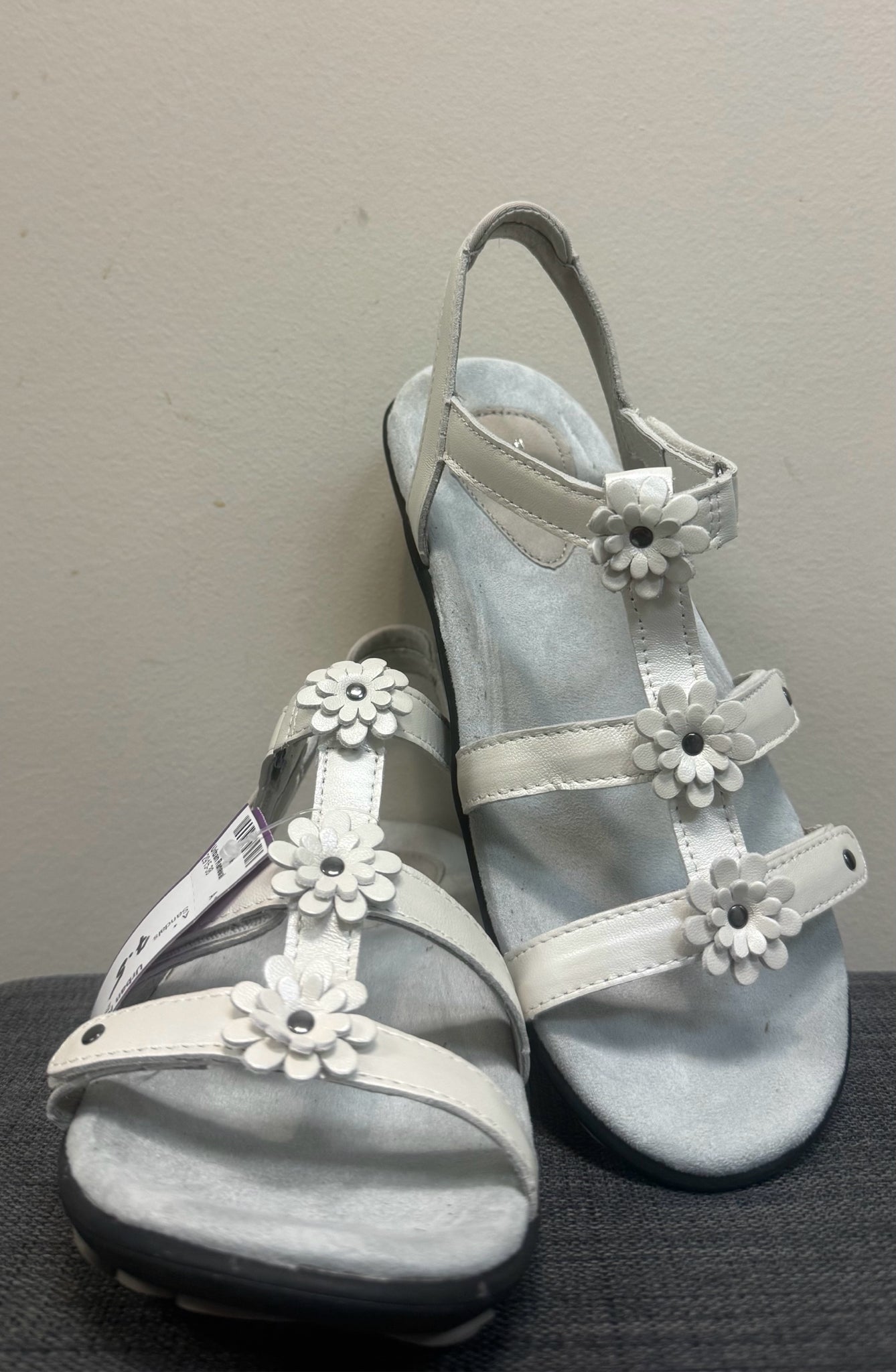 7.5 JAMBU White Sandals