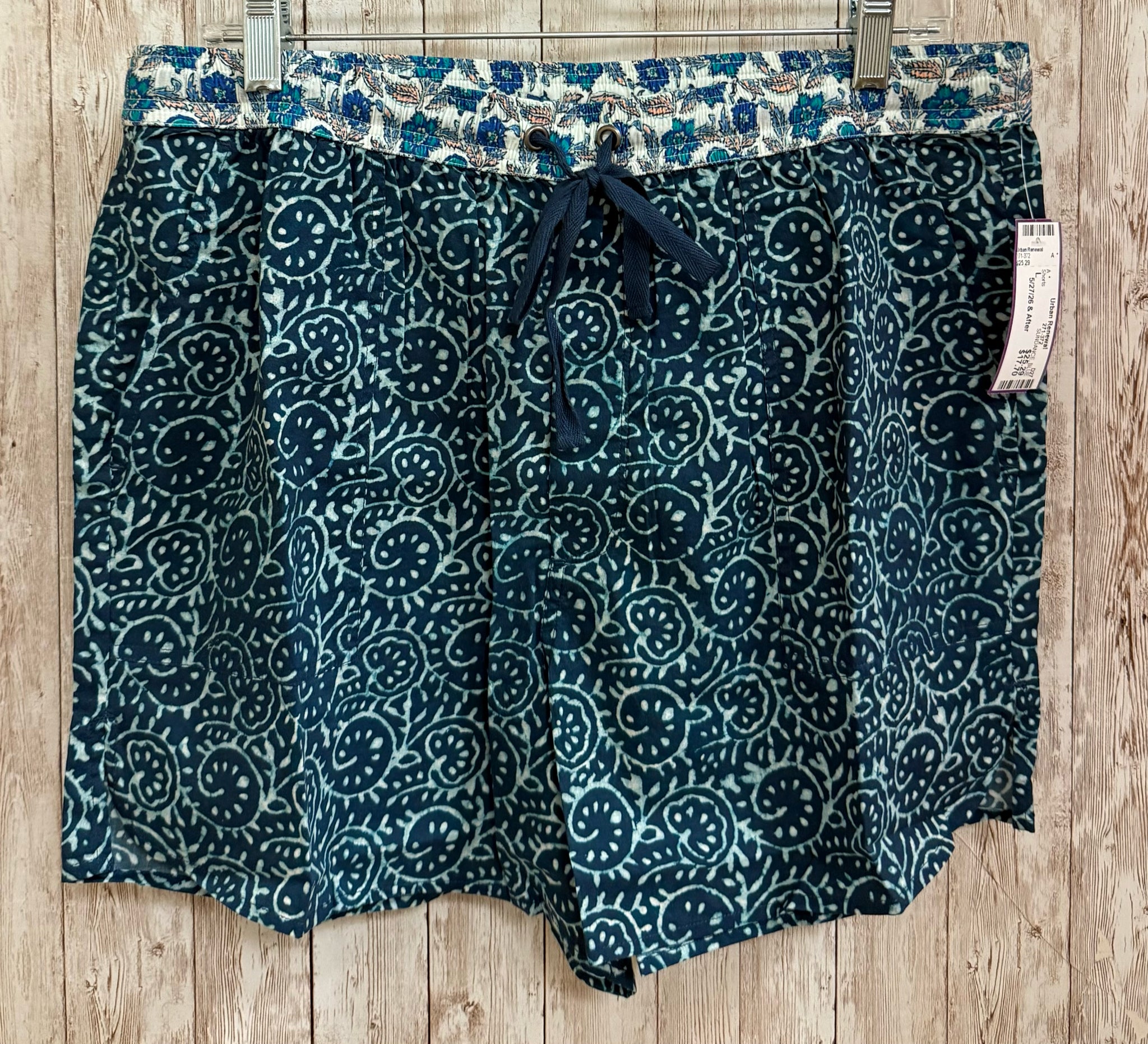 Size L SUNDANCE BLUE FLORAL Shorts