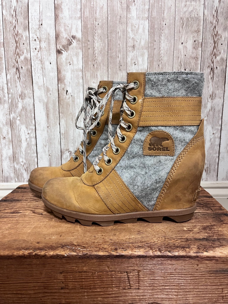 10 SOREL TAN AND GREY Boots