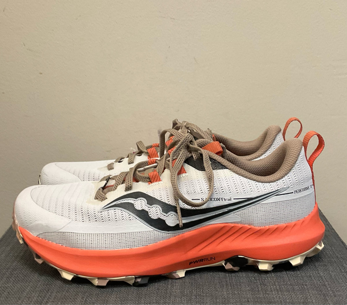 9 SAUCONY WHITE AND ORANGE Sneakers