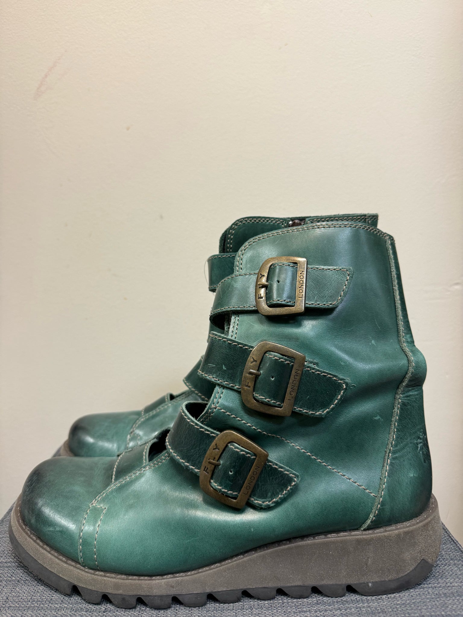 FLY LONDON 11 Green Boots