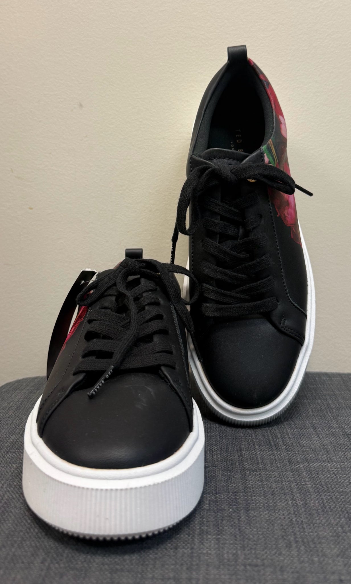 8.5 TED BAKER BLACK FLORAL SHOES