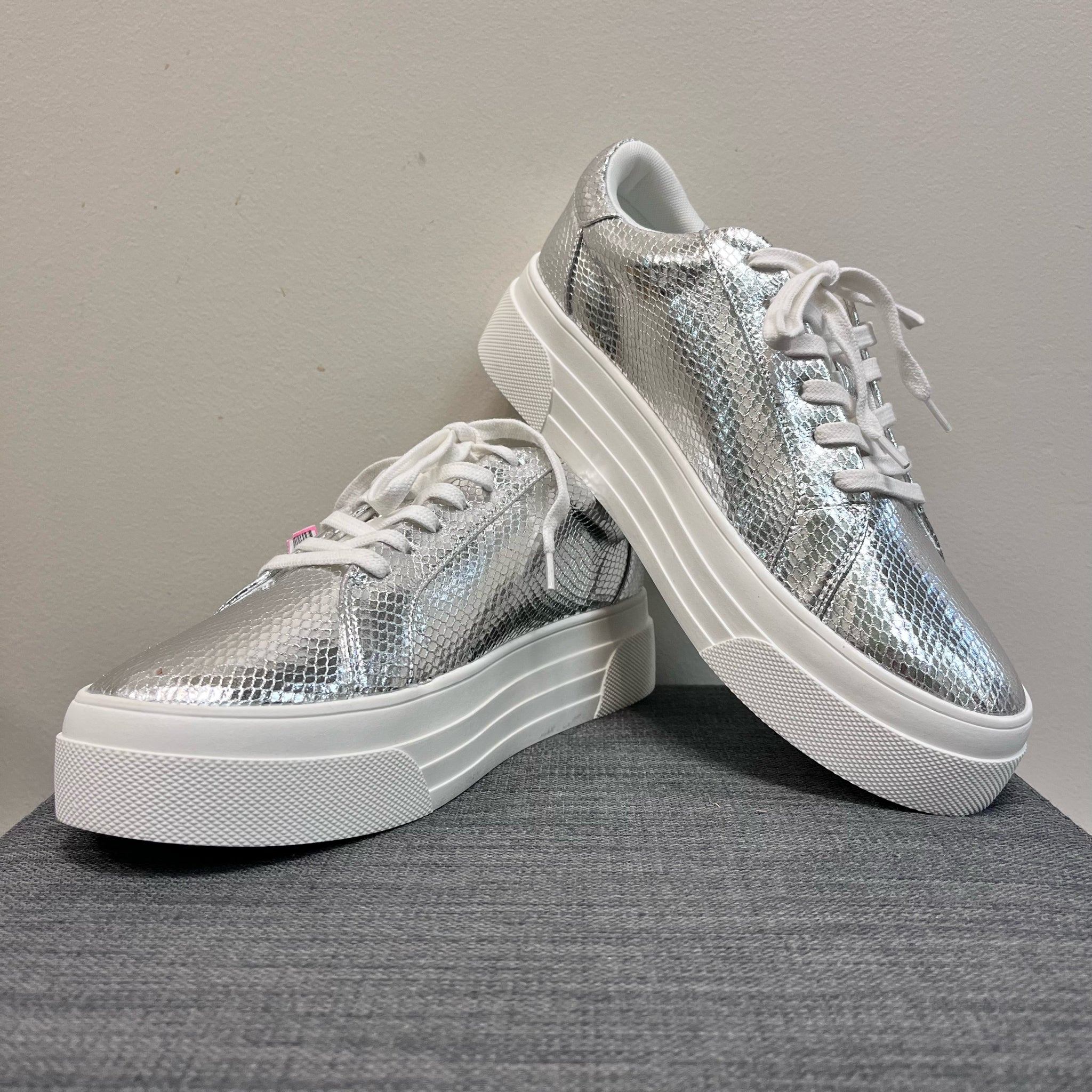 10 JESSICA SIMPSON Silver SHOES