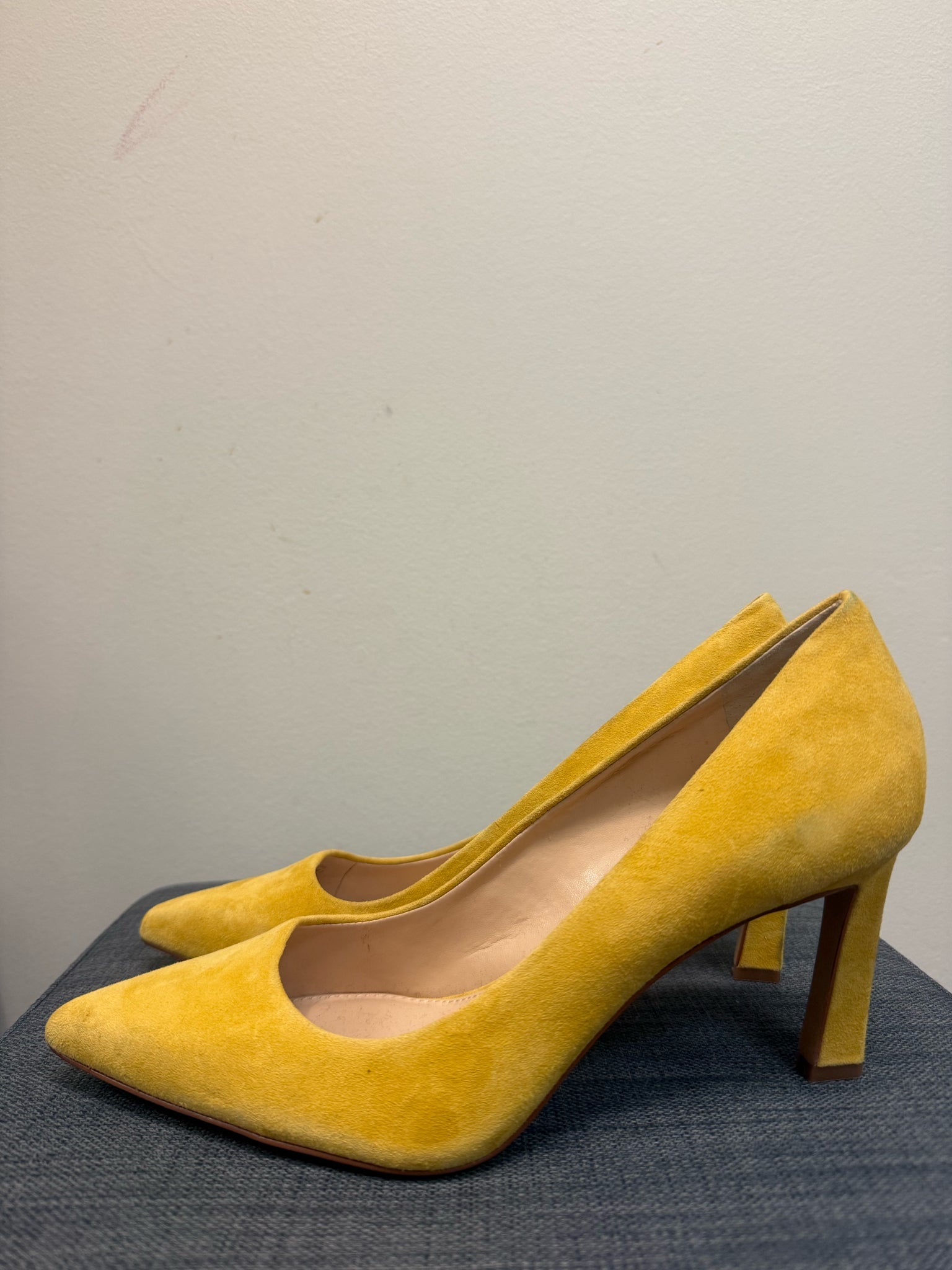 9.5 VINCE CAMUTO Yellow SHOES
