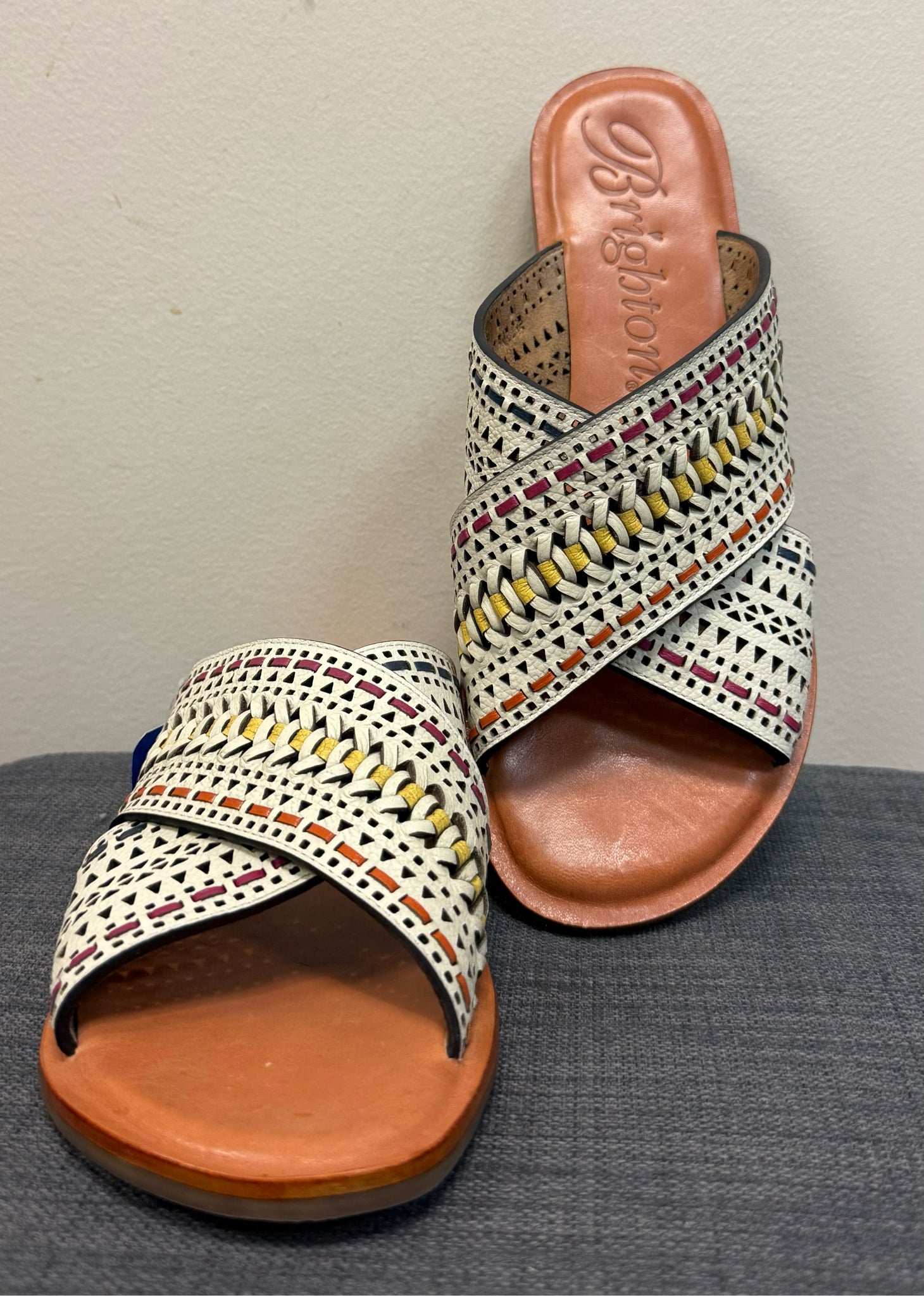 9.5 BRIGHTON Beige Print Sandals